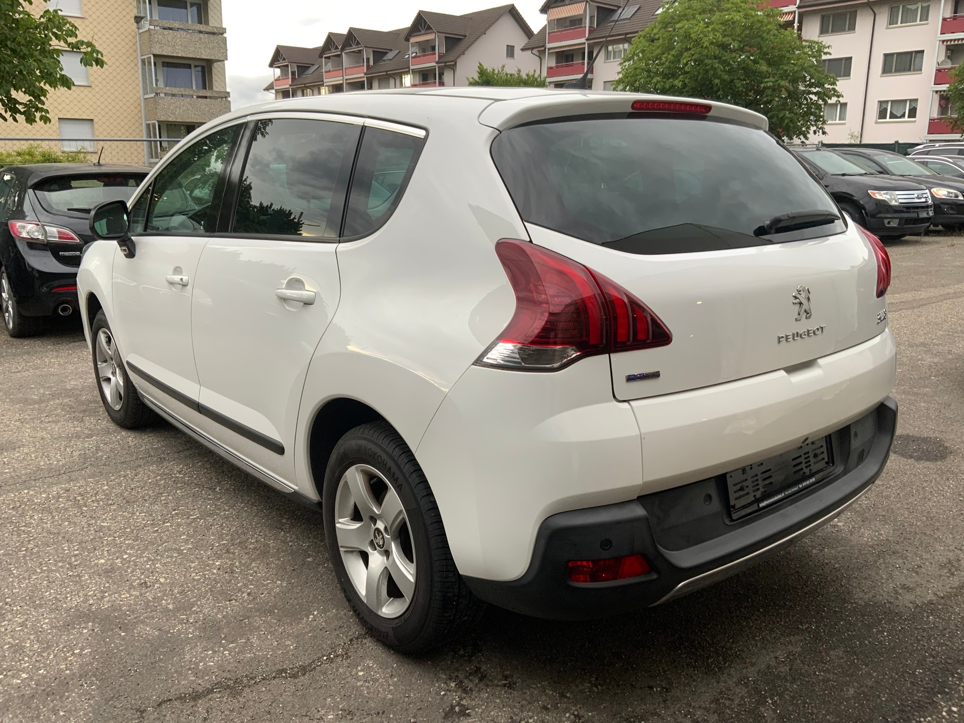PEUGEOT 3008 1.2 Pure Tech Sensation-image-4
