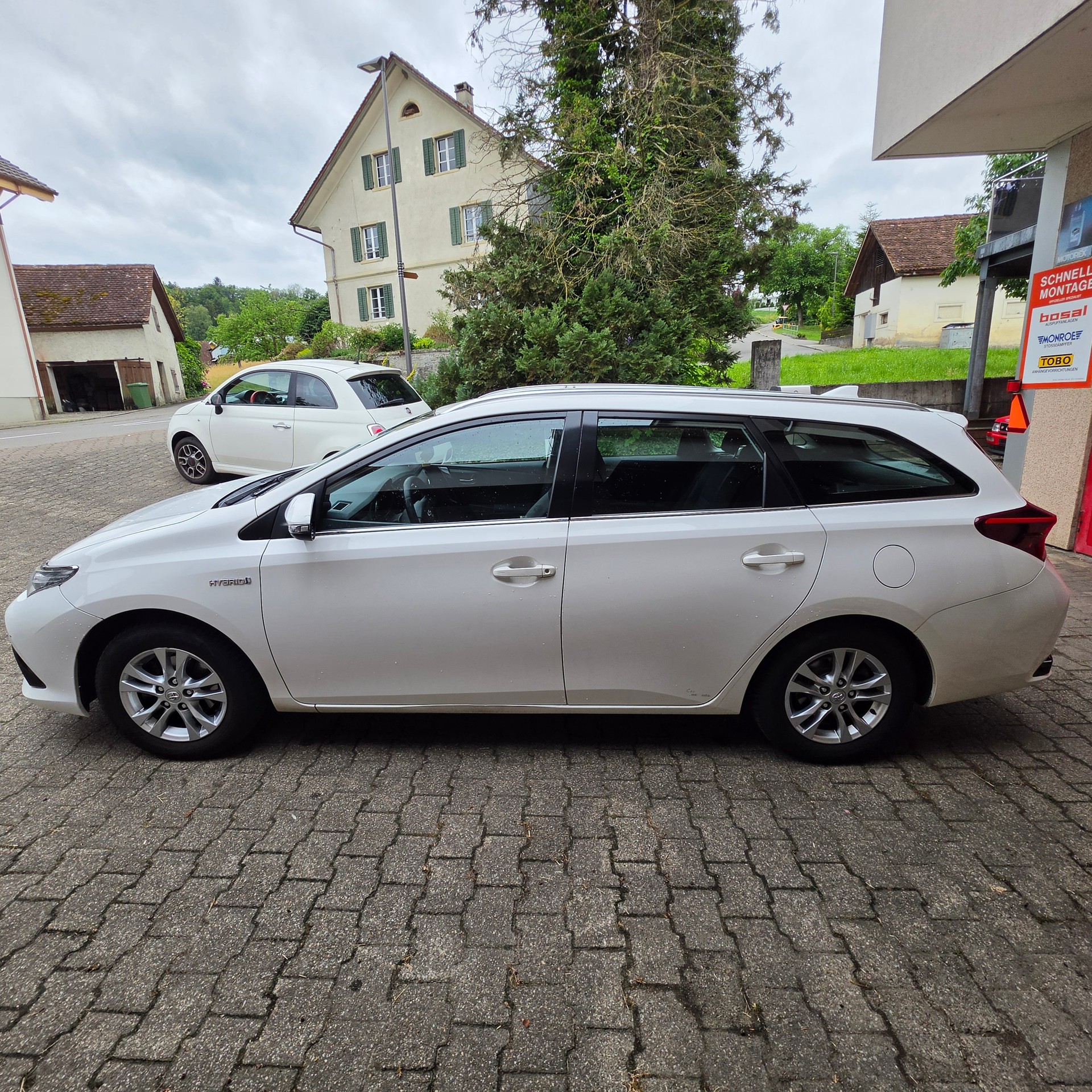 TOYOTA Auris Touring Sports 1.8 HSD Trend e-CVT-image-5