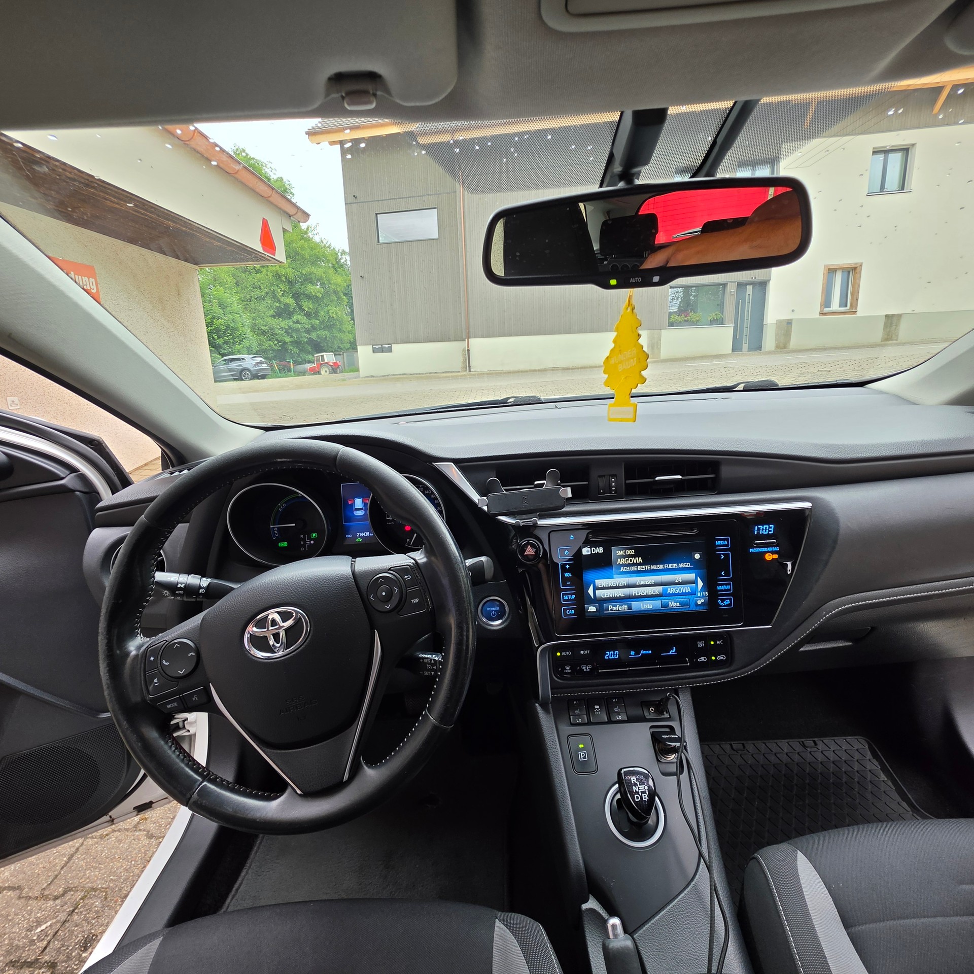 TOYOTA Auris Touring Sports 1.8 HSD Trend e-CVT-image-8