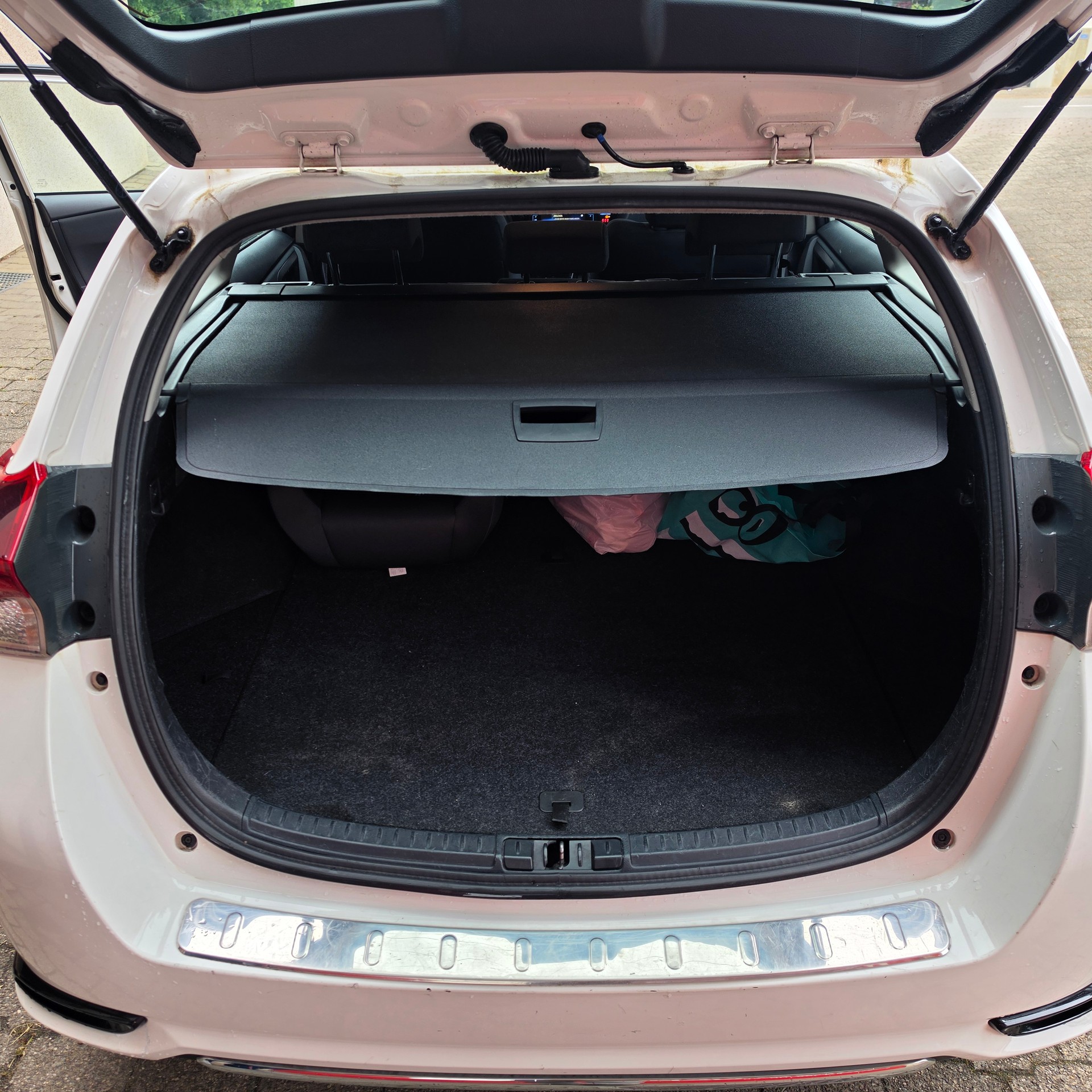 TOYOTA Auris Touring Sports 1.8 HSD Trend e-CVT-image-12