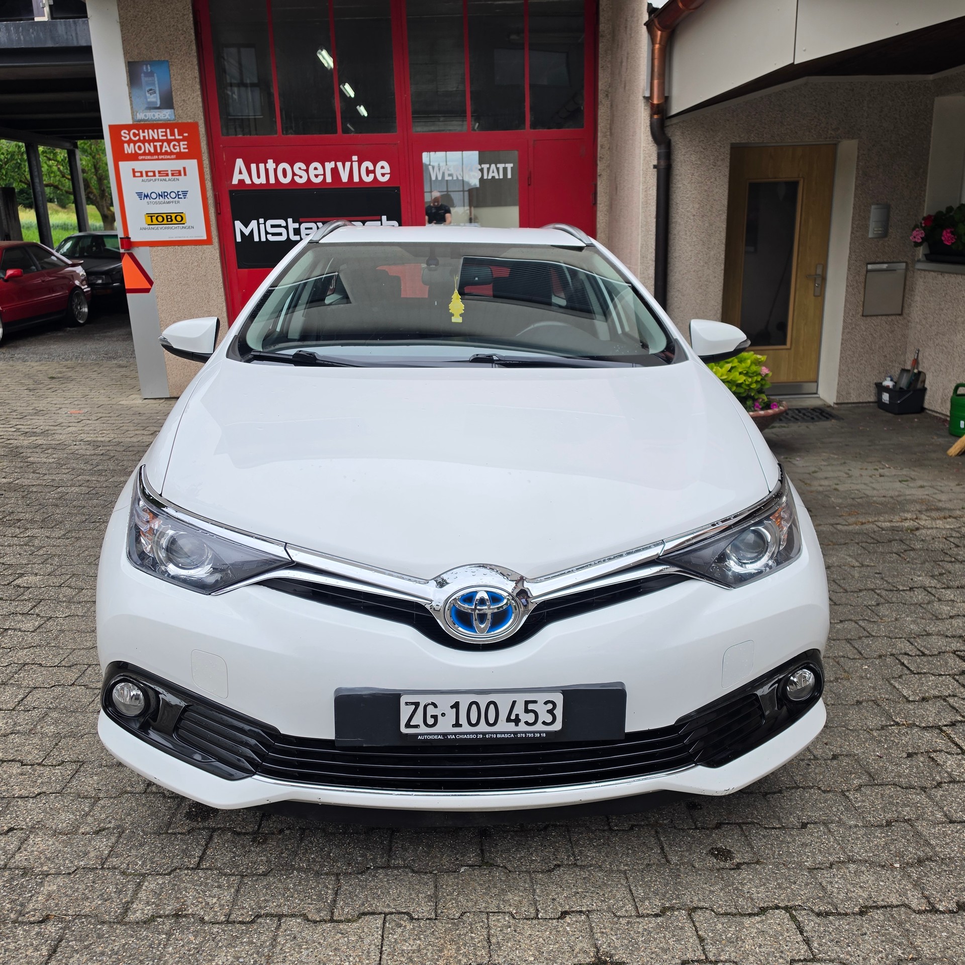 TOYOTA Auris Touring Sports 1.8 HSD Trend e-CVT-image-1