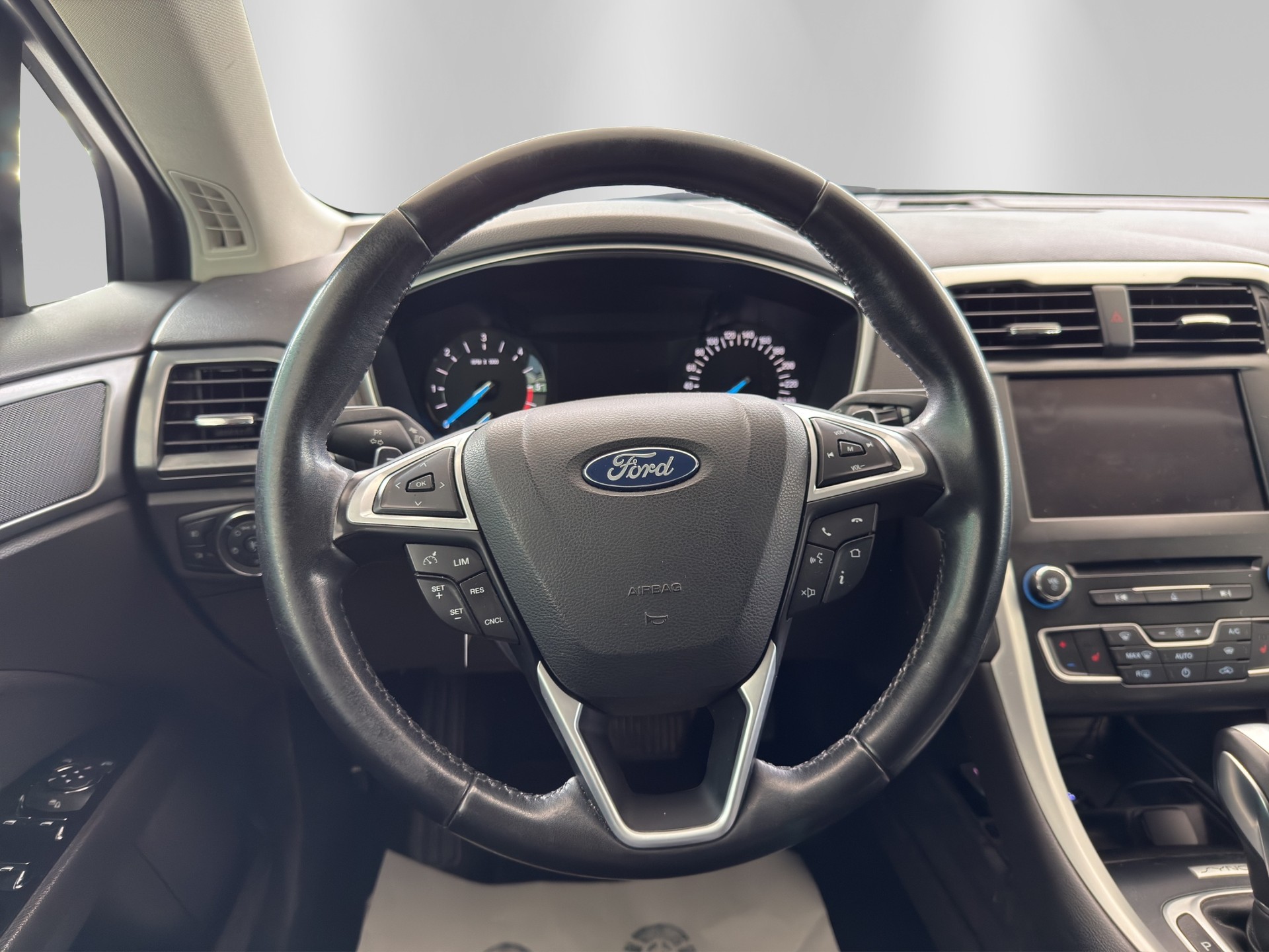 FORD Mondeo 2.0 TDCi Business Plus PowerShift-image-9