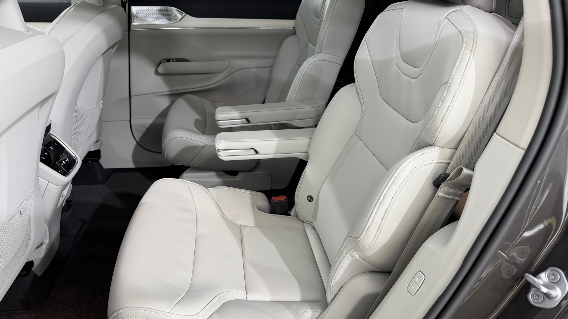 VOLVO EX90 Twin Ultra 6P. AWD-image-11