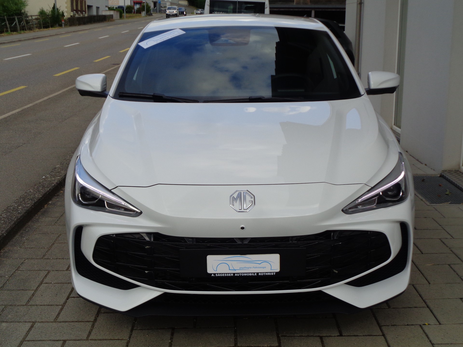 MG 3 1.5 Hybrid Luxury Aut.-showroom-element-2