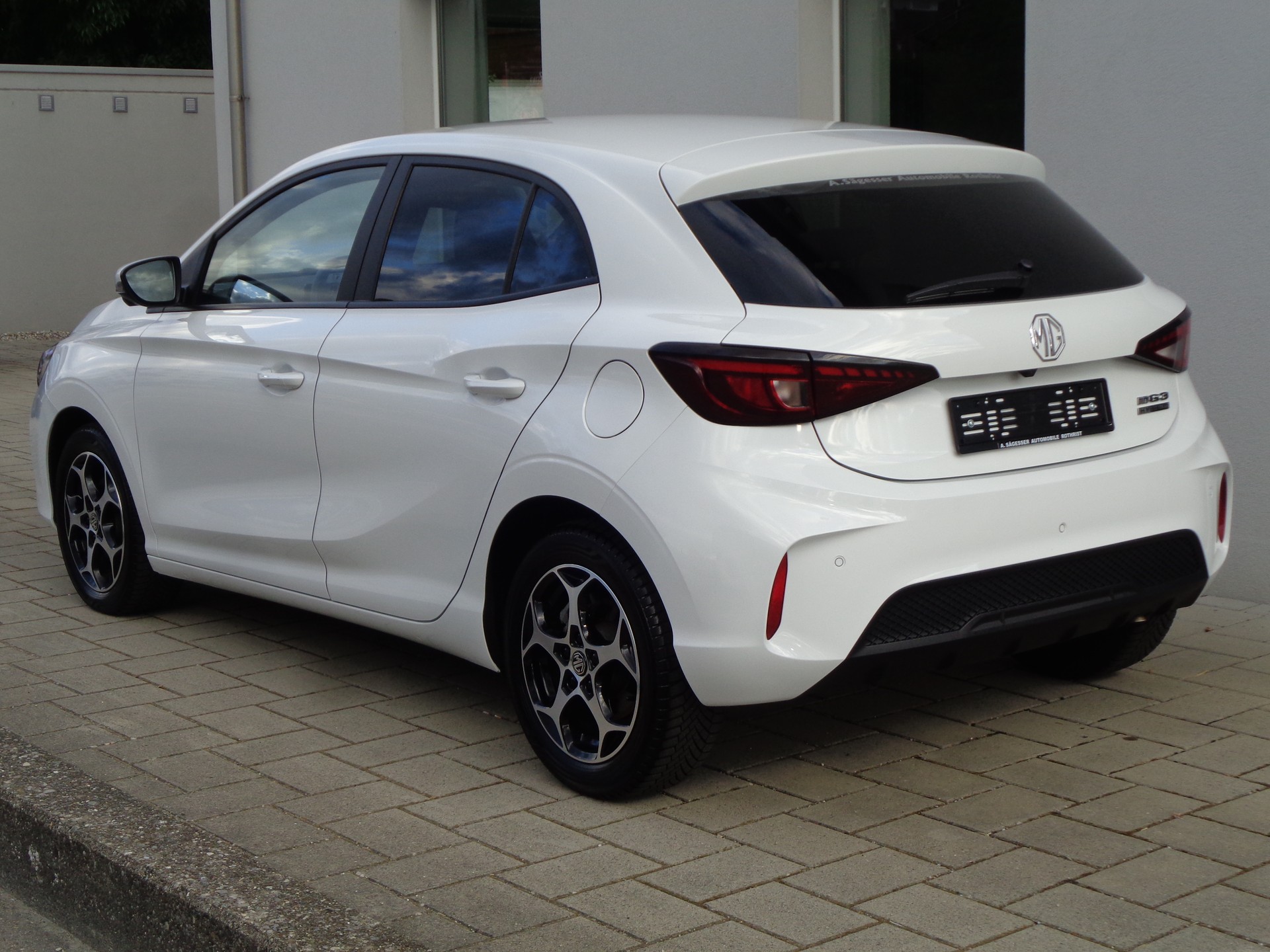 MG 3 1.5 Hybrid Luxury Aut.-image-4
