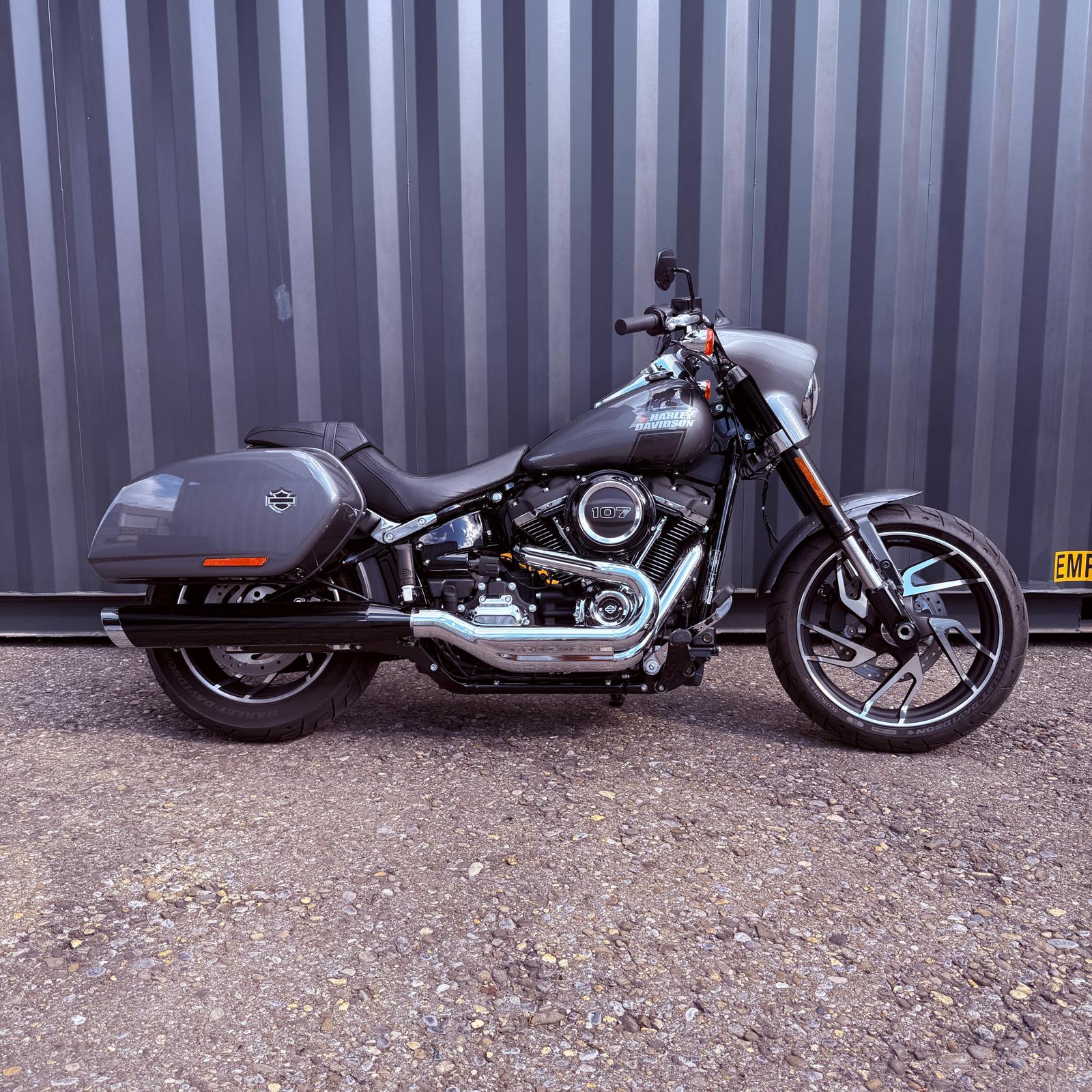 HARLEY-DAVIDSON FLSB Sport Glide Deluxe 107-image-0