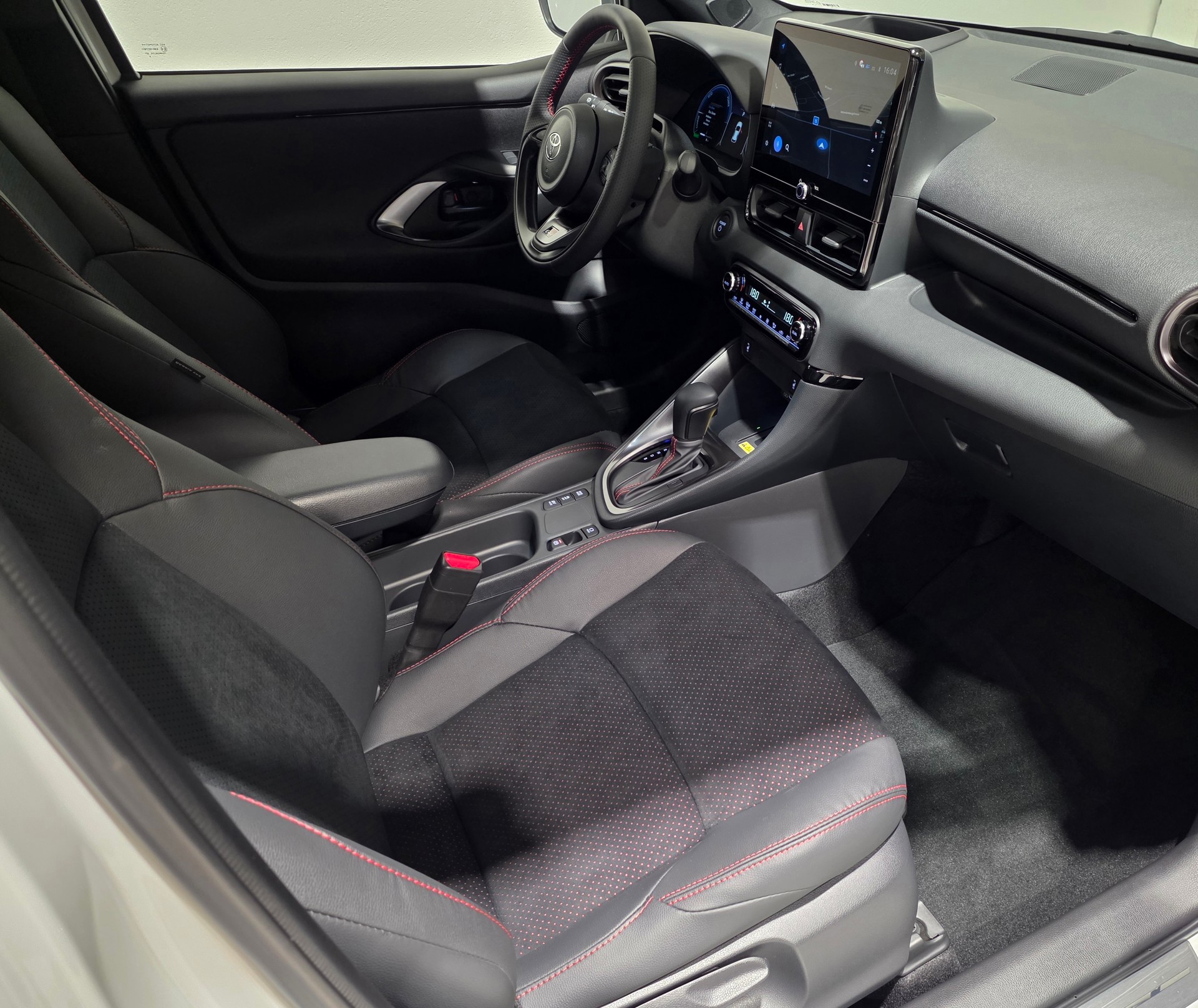 TOYOTA Yaris 1.5 GR Sport e-CVT-image-20