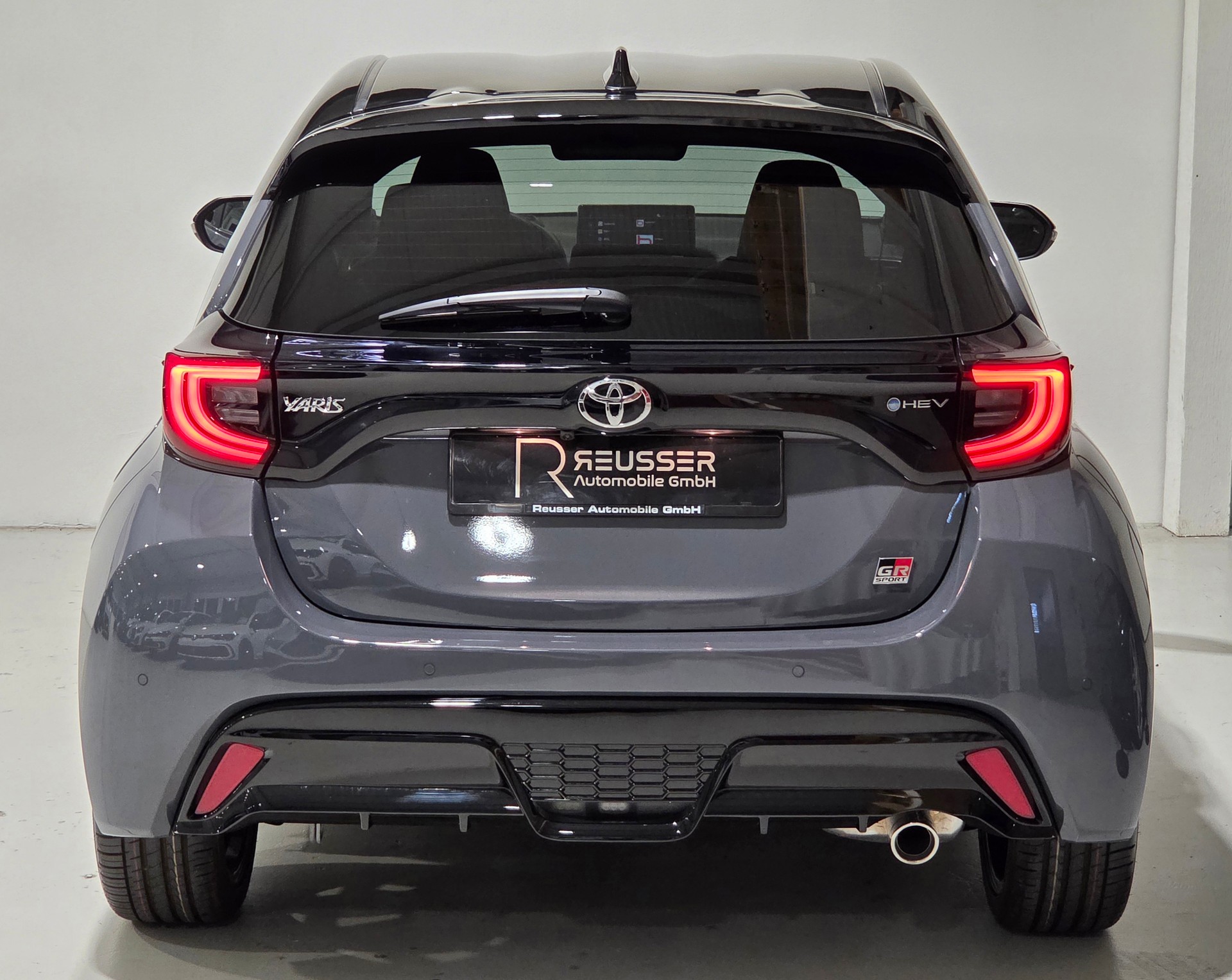 TOYOTA Yaris 1.5 GR Sport e-CVT-showroom-element-3