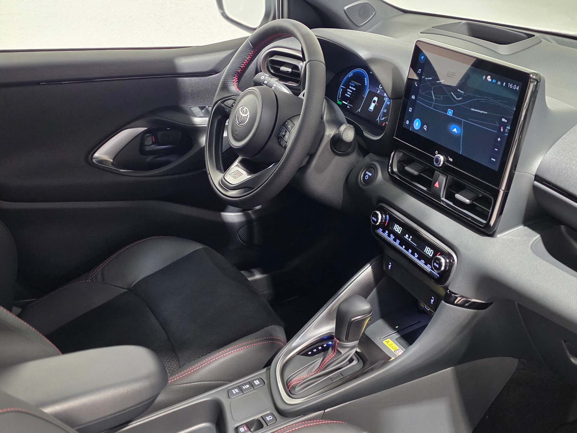 TOYOTA Yaris 1.5 GR Sport e-CVT-image-19
