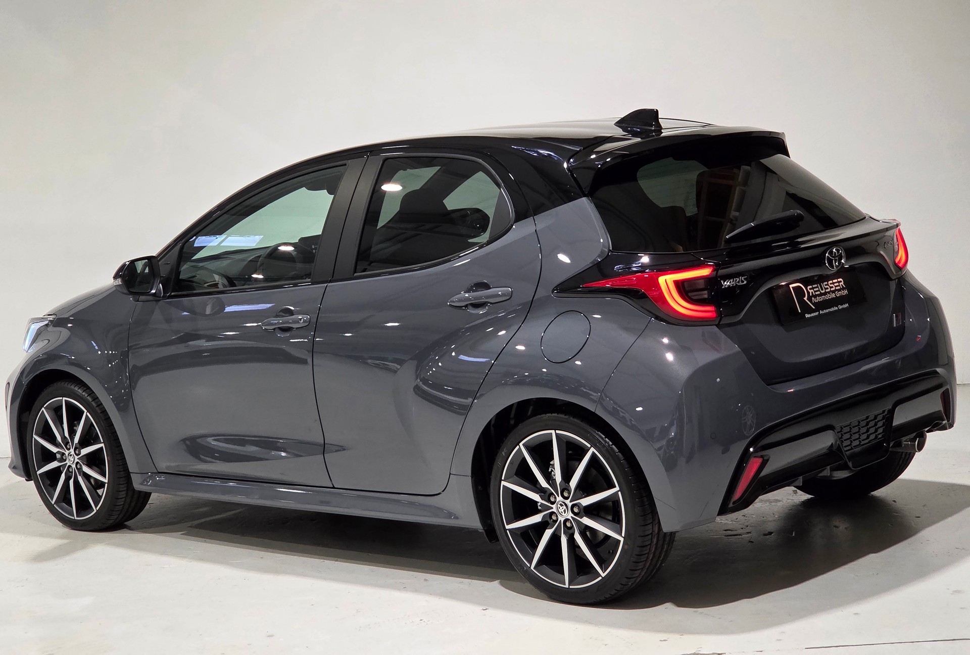 TOYOTA Yaris 1.5 GR Sport e-CVT-showroom-element-2