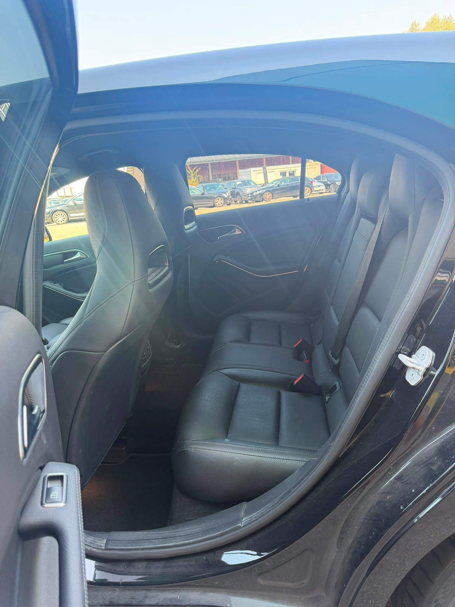 MERCEDES-BENZ A 220 AMG Line 4Matic 7G-DCT-image-14