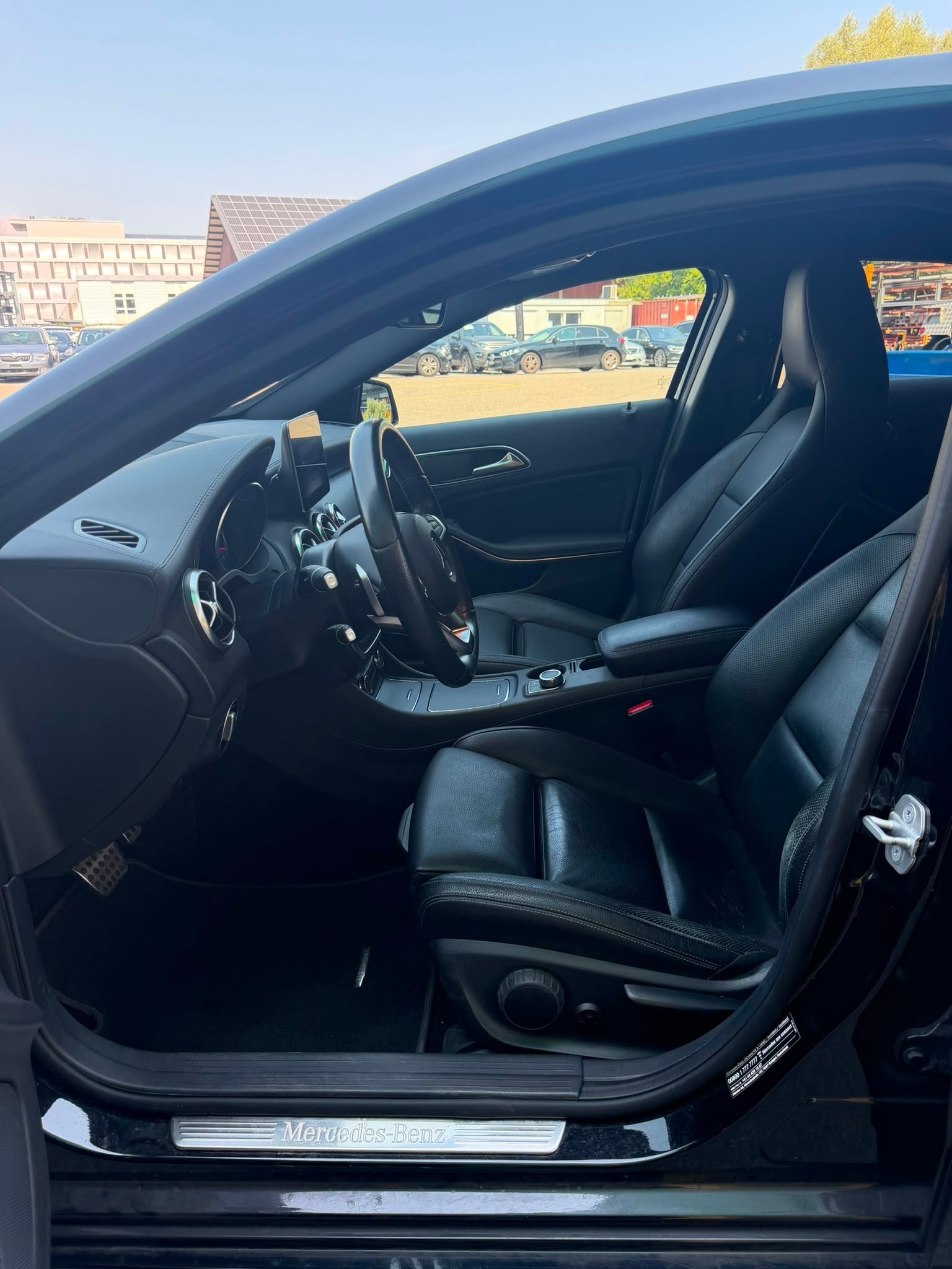 MERCEDES-BENZ A 220 AMG Line 4Matic 7G-DCT-image-8