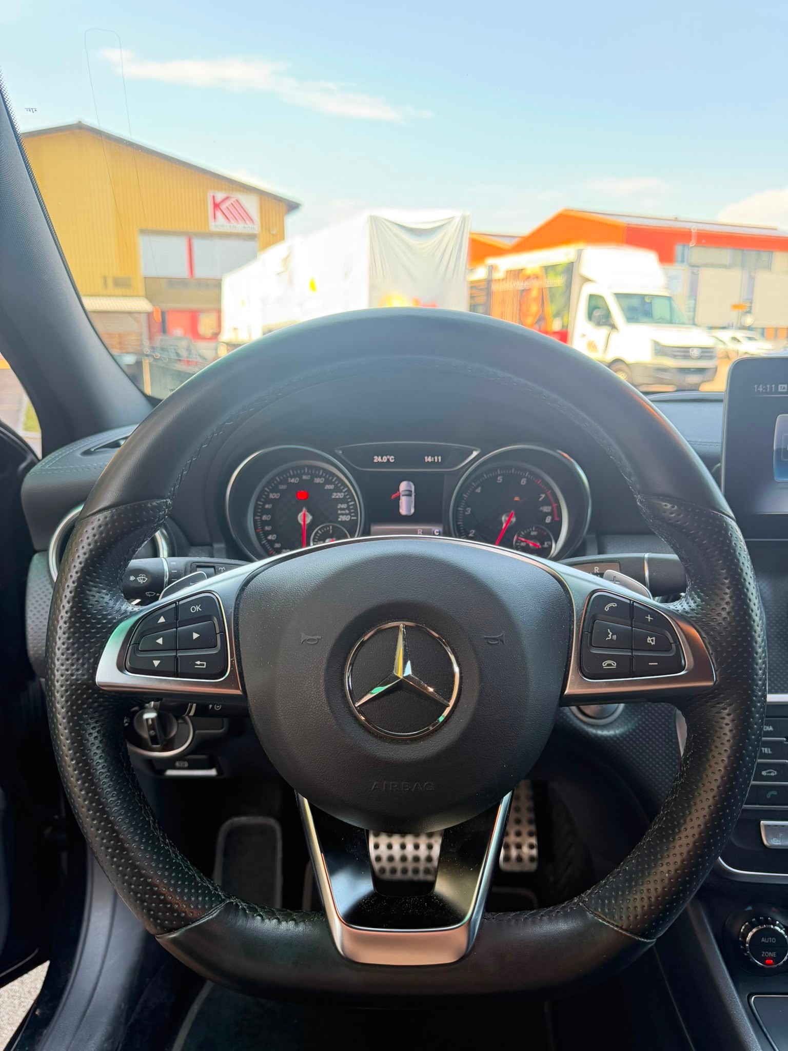 MERCEDES-BENZ A 220 AMG Line 4Matic 7G-DCT-image-11