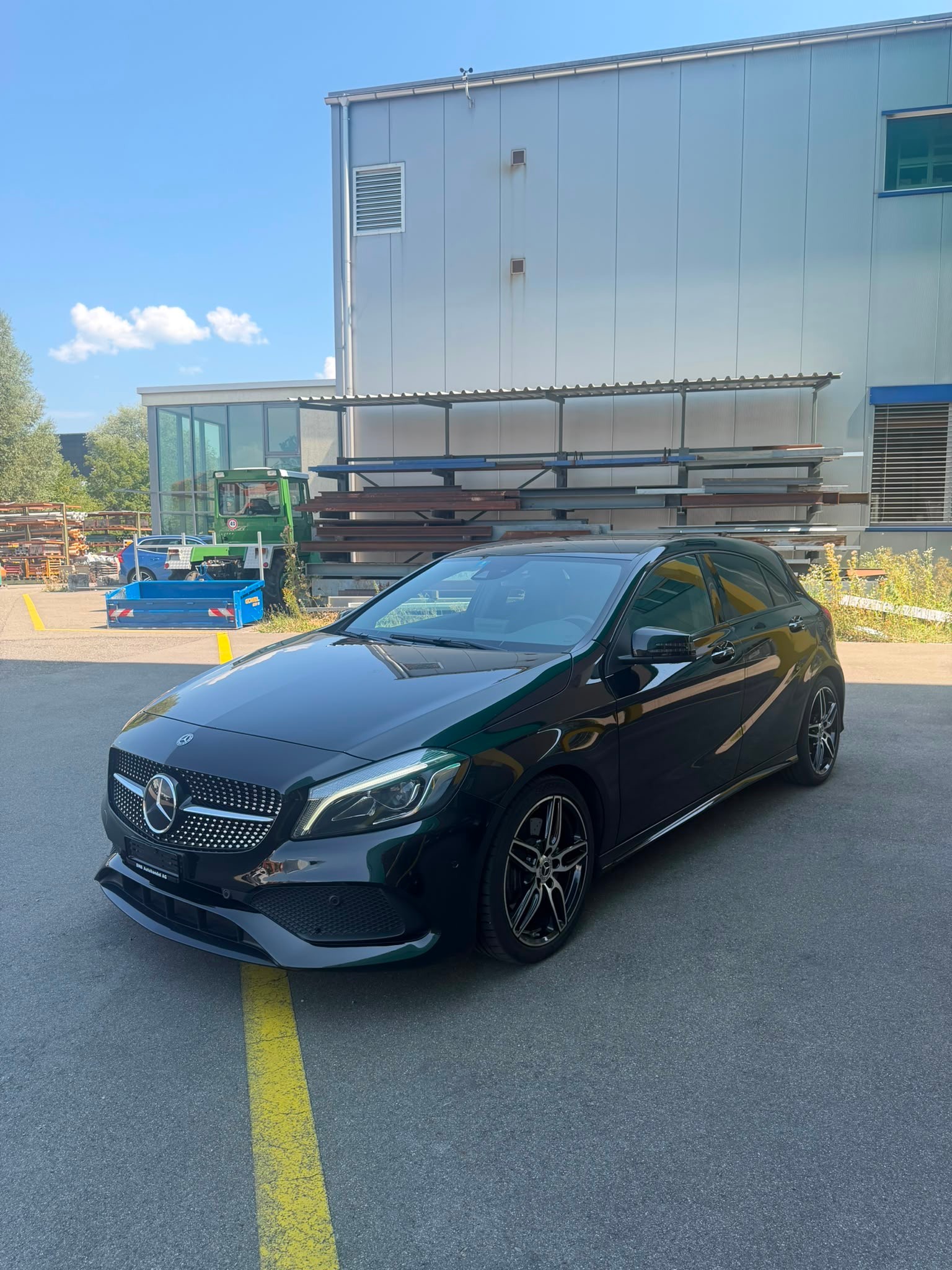 MERCEDES-BENZ A 220 AMG Line 4Matic 7G-DCT-image-2