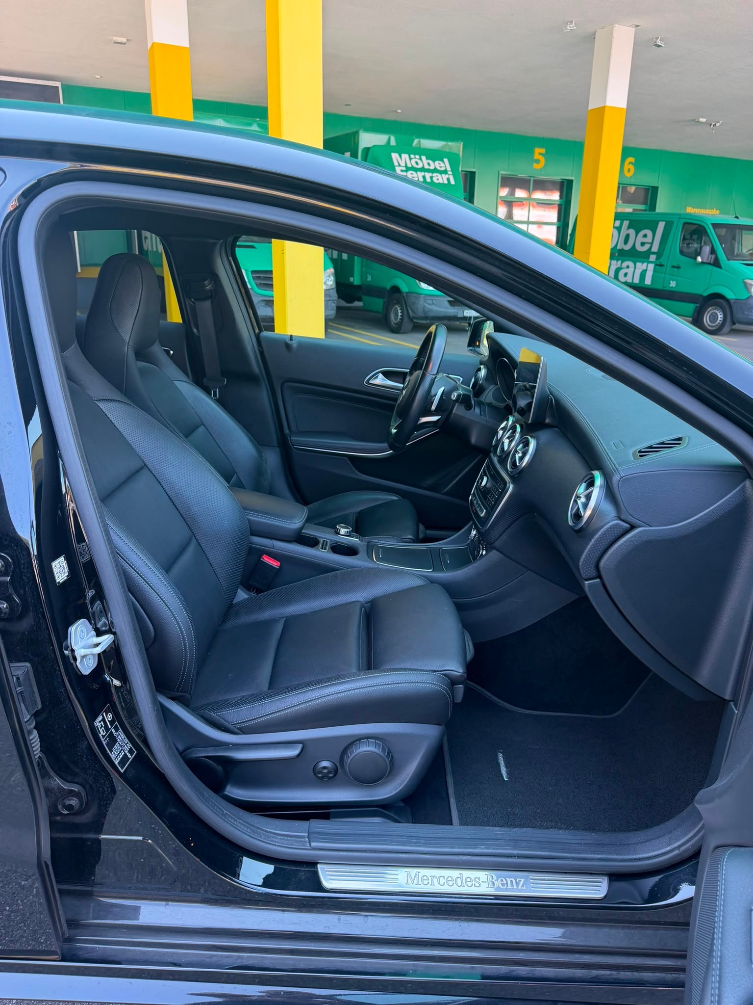 MERCEDES-BENZ A 220 AMG Line 4Matic 7G-DCT-image-9
