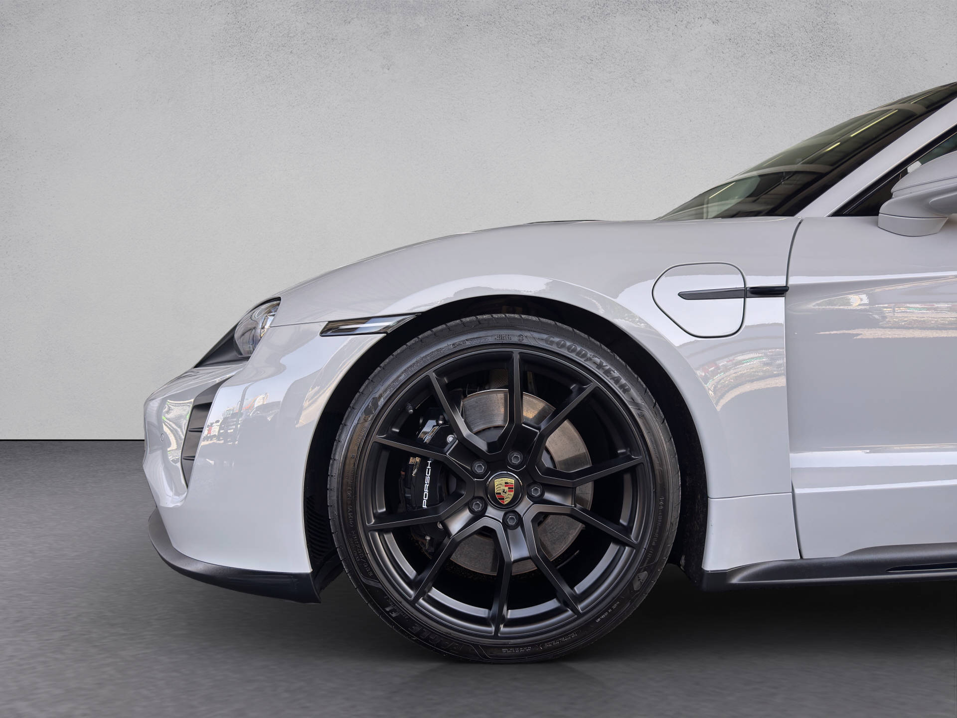 PORSCHE Taycan GTS Sport Turismo-image-14