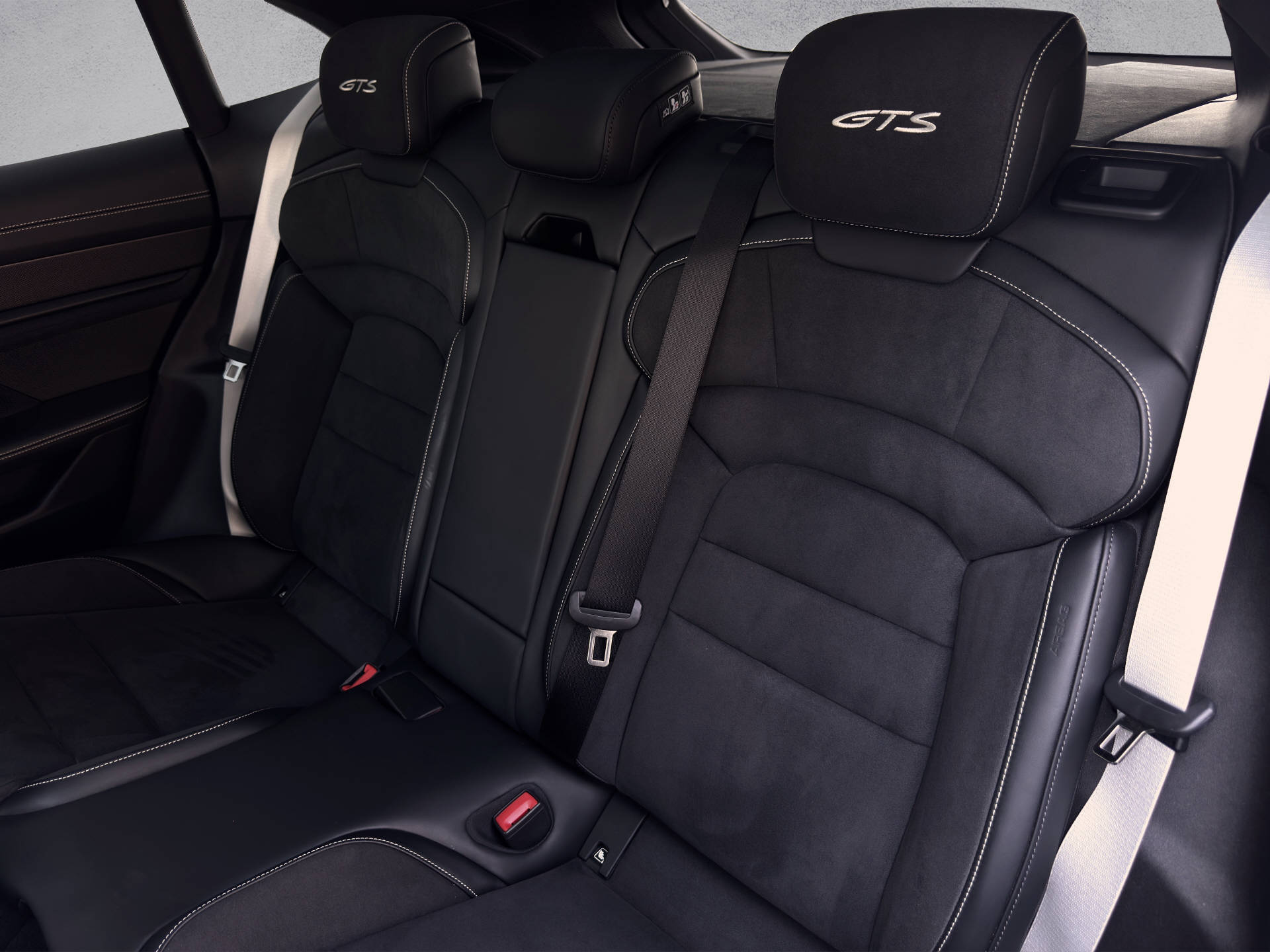PORSCHE Taycan GTS Sport Turismo-image-12