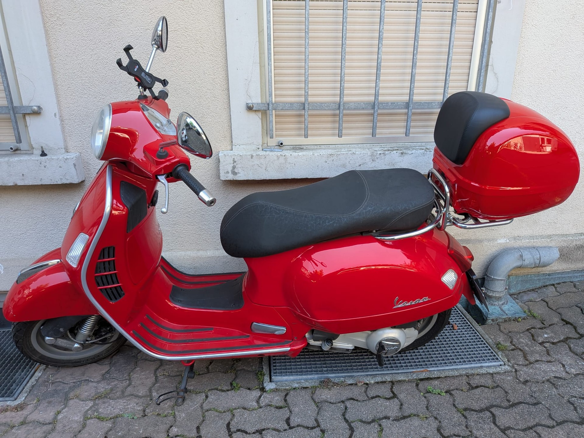 PIAGGIO Vespa GTS 250 i.e.-image-1