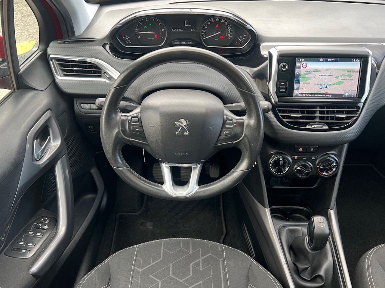 PEUGEOT 2008 1.2 PureTech Active-image-10