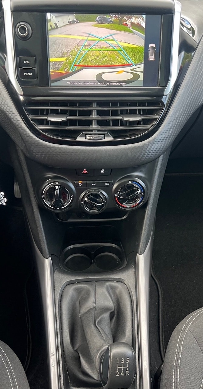 PEUGEOT 2008 1.2 PureTech Active-image-12