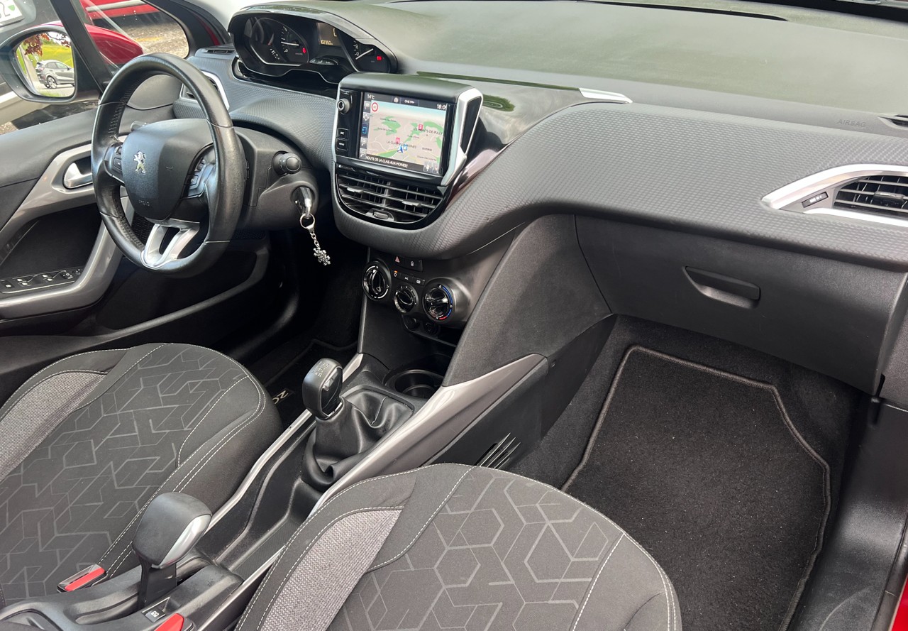 PEUGEOT 2008 1.2 PureTech Active-image-7