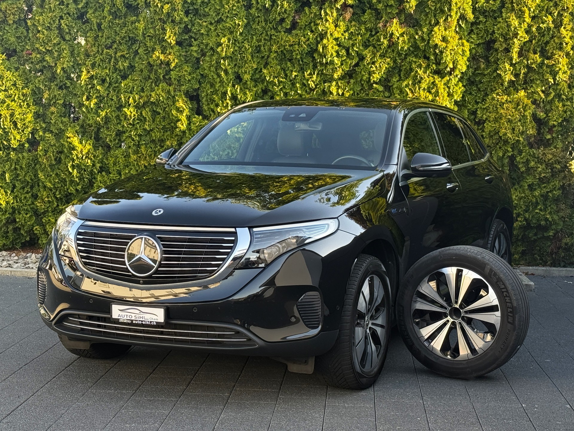 MERCEDES-BENZ EQC 400 4Matic EQ Star / Gratis Service-showroom-element-1