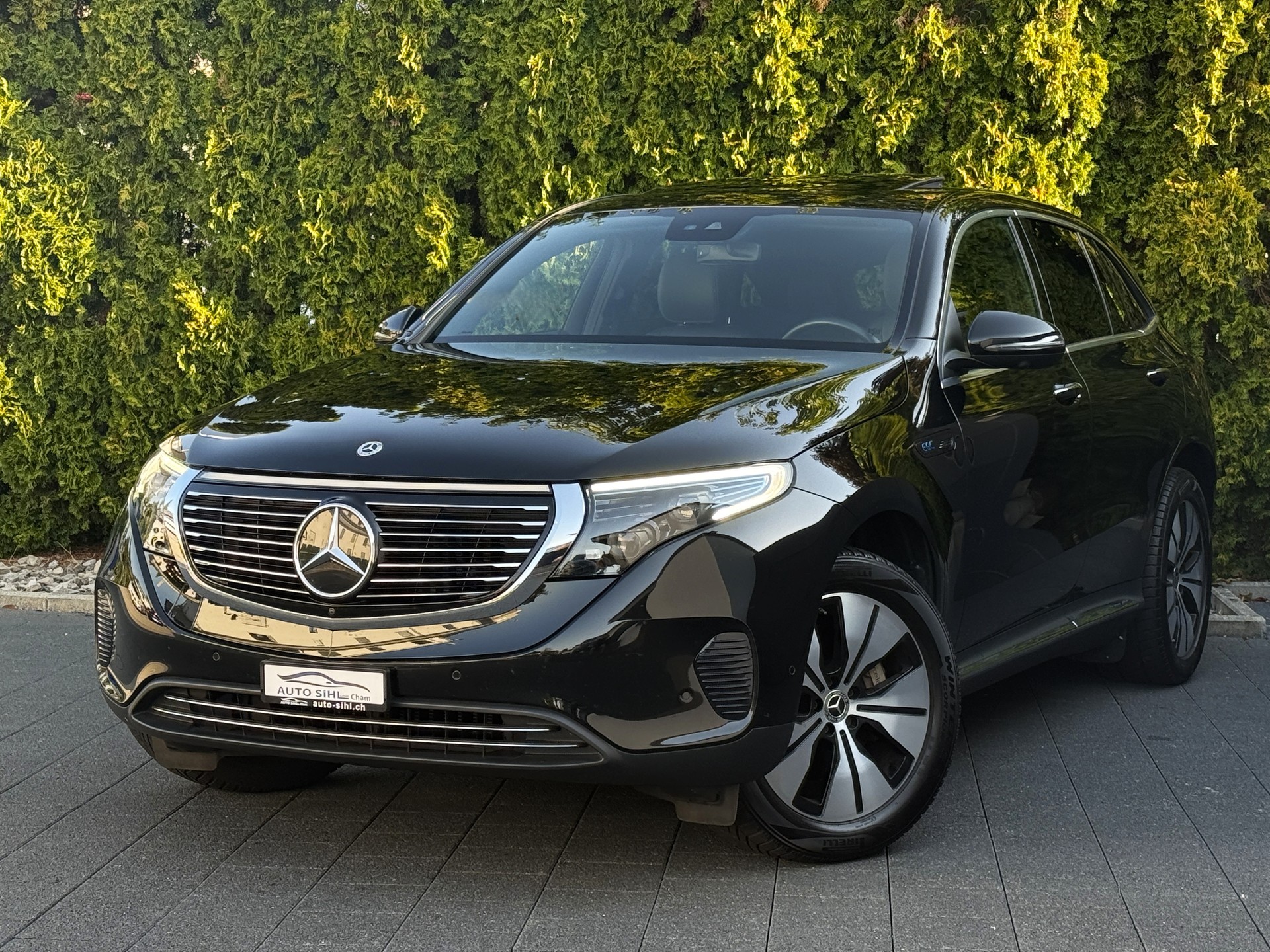 MERCEDES-BENZ EQC 400 4Matic EQ Star / Gratis Service-showroom-element-2