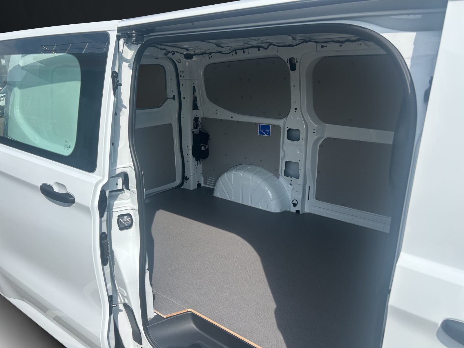 VW Transporter 2.0 TDI 4Motion Automat-image-10