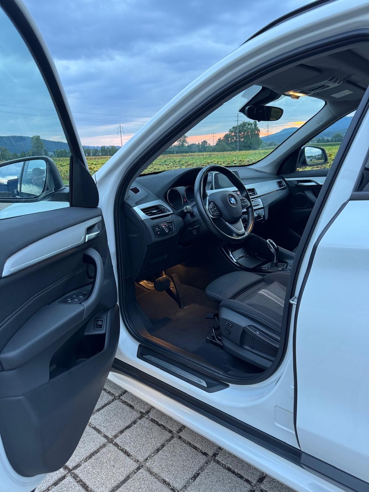 BMW X1 xDrive 18d Steptronic-showroom-element-2