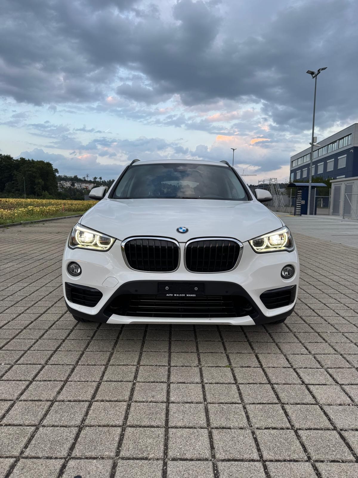BMW X1 xDrive 18d Steptronic-showroom-element-1