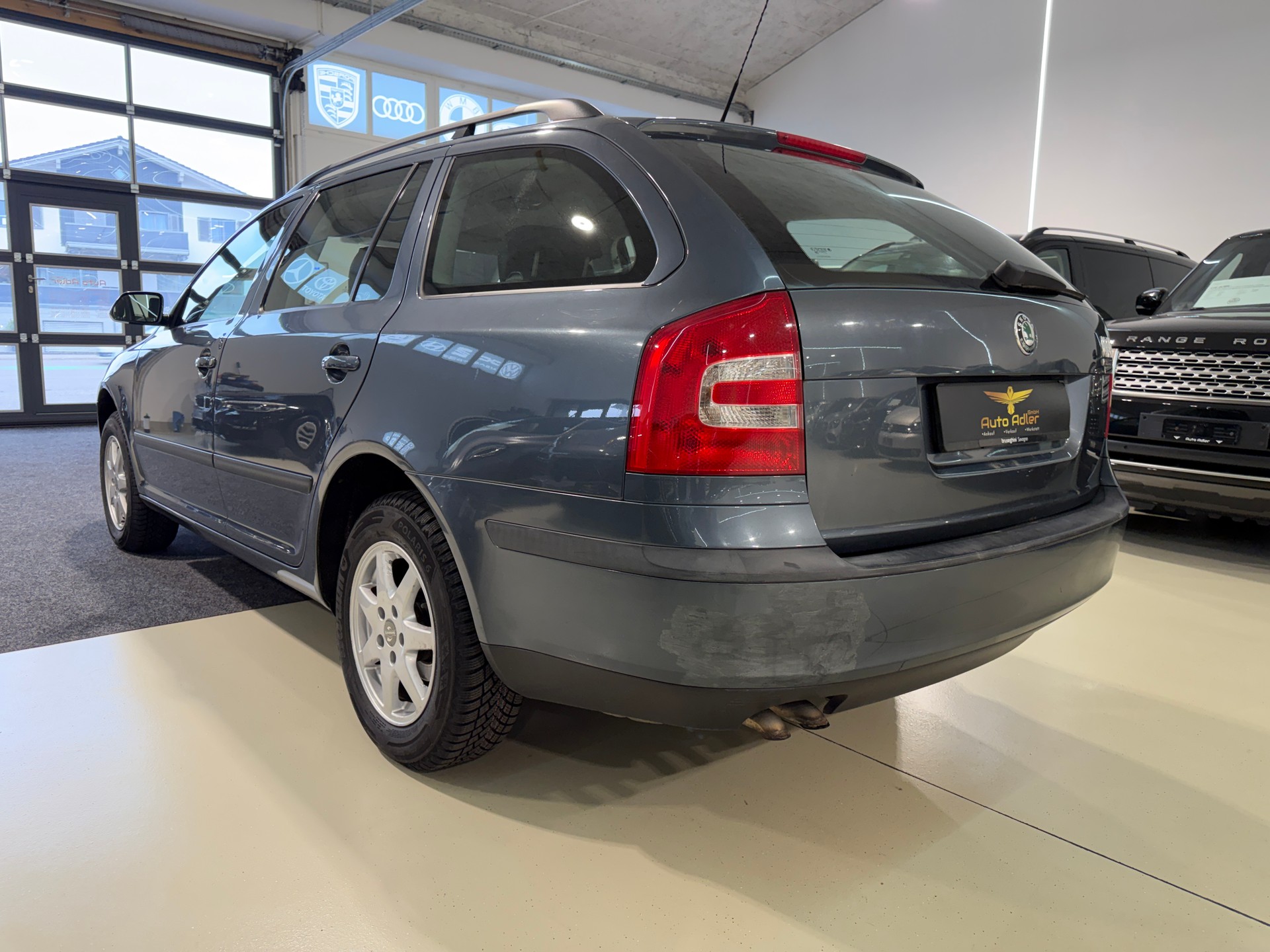 SKODA Octavia 1.9 TDI Adventure 4x4-showroom-element-3