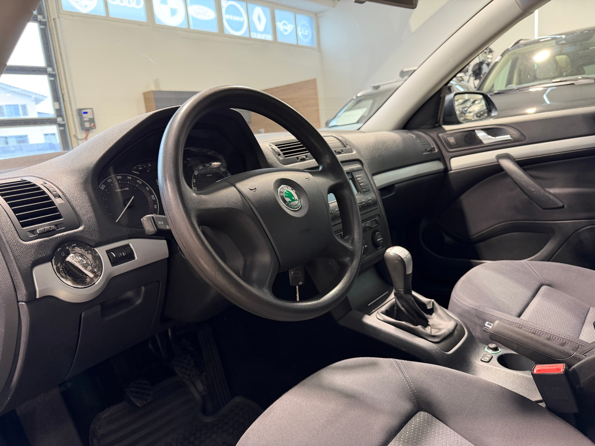 SKODA Octavia 1.9 TDI Adventure 4x4-image-9