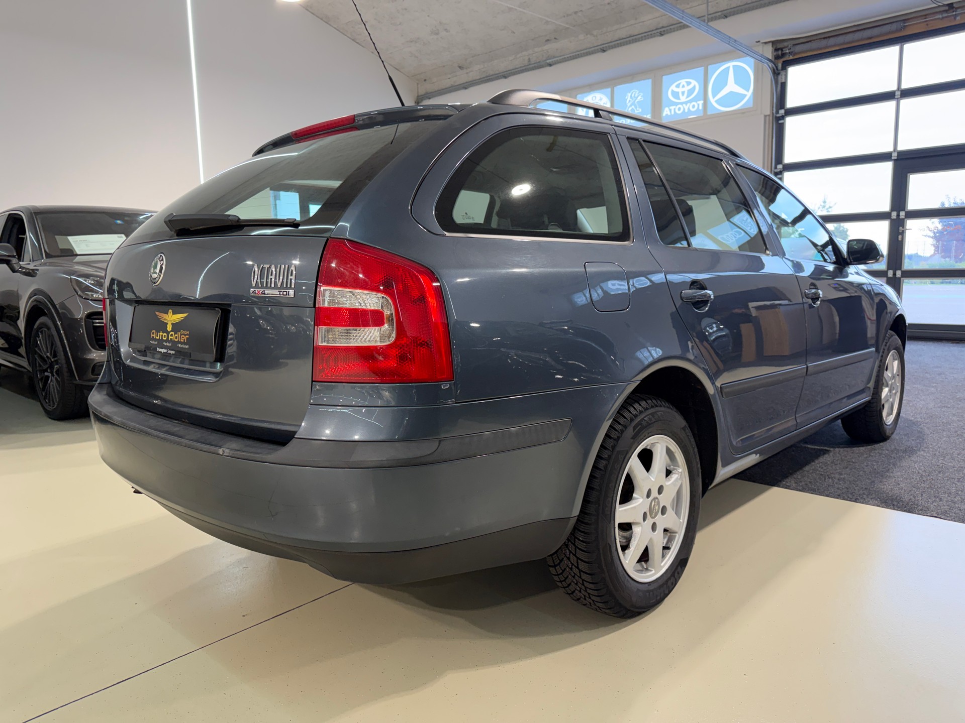 SKODA Octavia 1.9 TDI Adventure 4x4-image-4