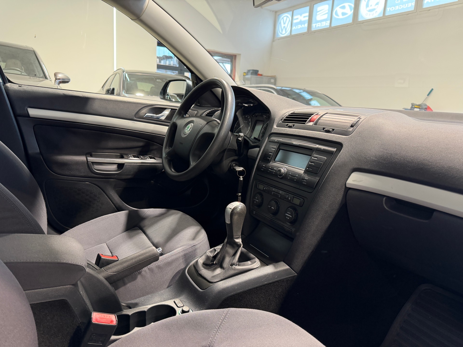 SKODA Octavia 1.9 TDI Adventure 4x4-image-10