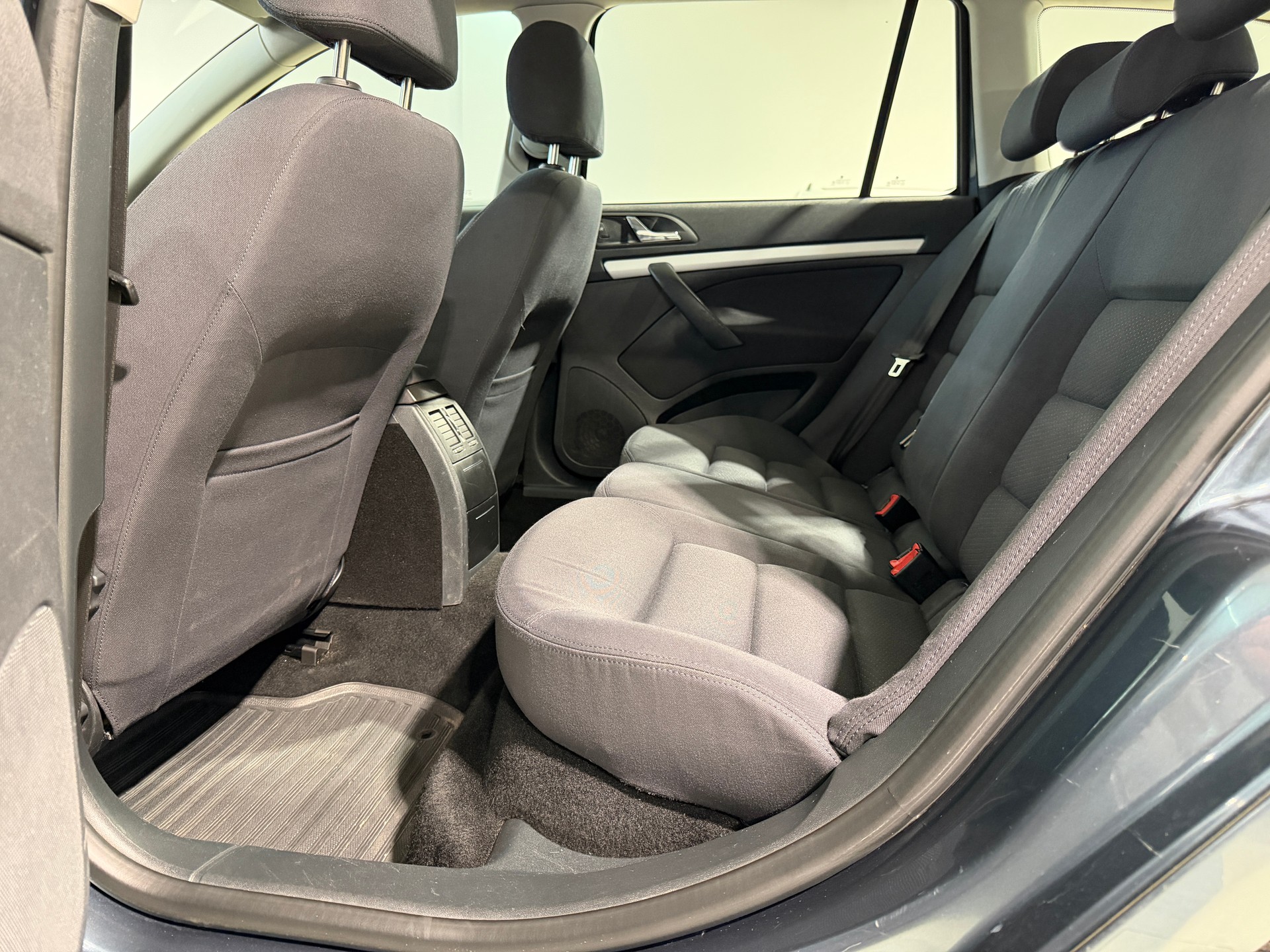 SKODA Octavia 1.9 TDI Adventure 4x4-image-16