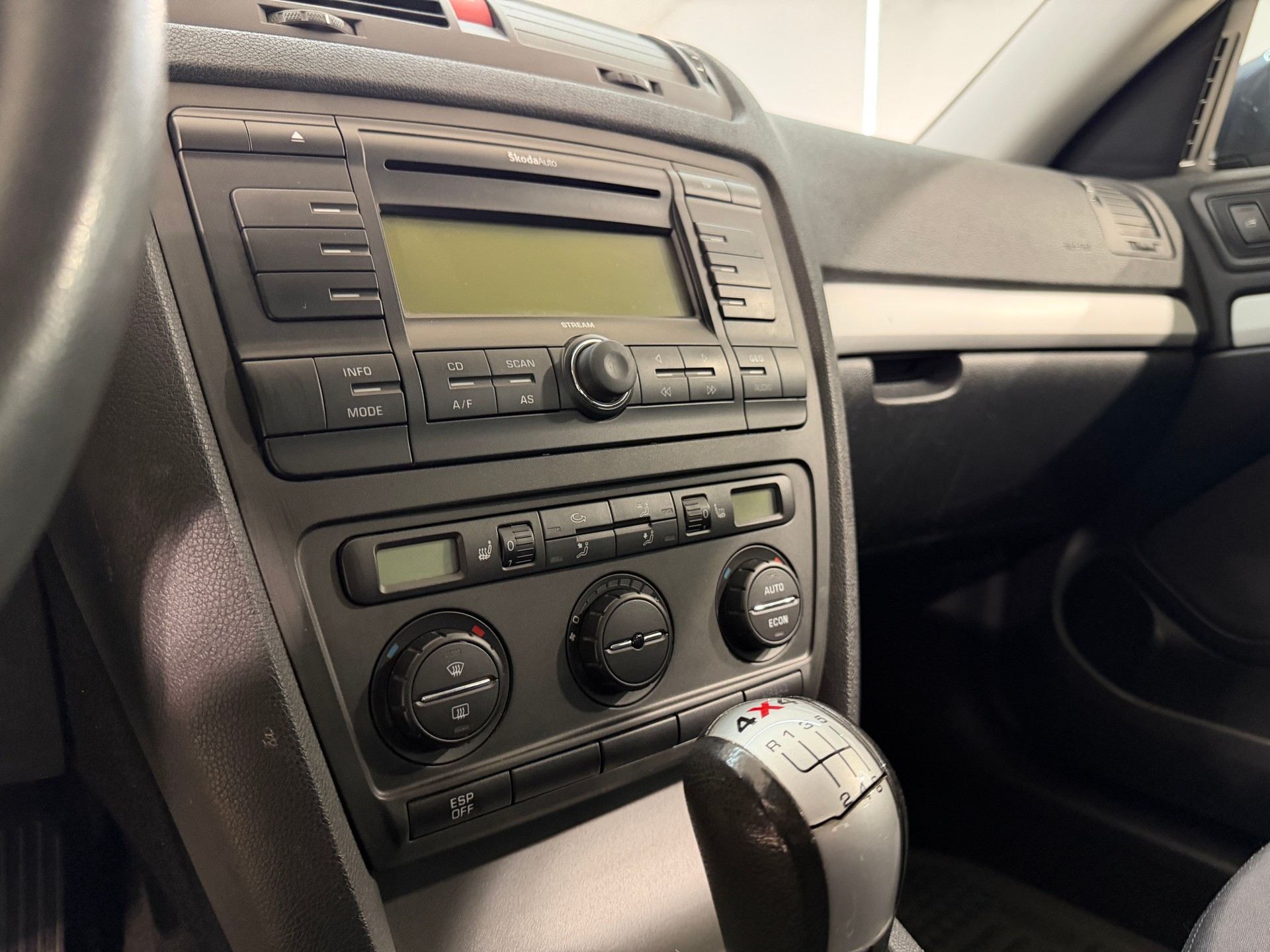 SKODA Octavia 1.9 TDI Adventure 4x4-image-14