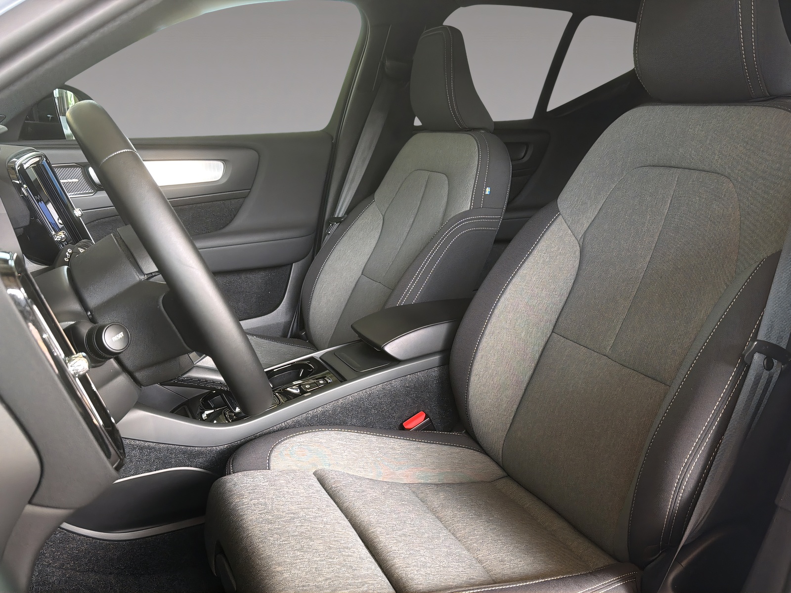 VOLVO XC40 B3 Benzin Mild Hybrid Plus Dark DCT-image-6