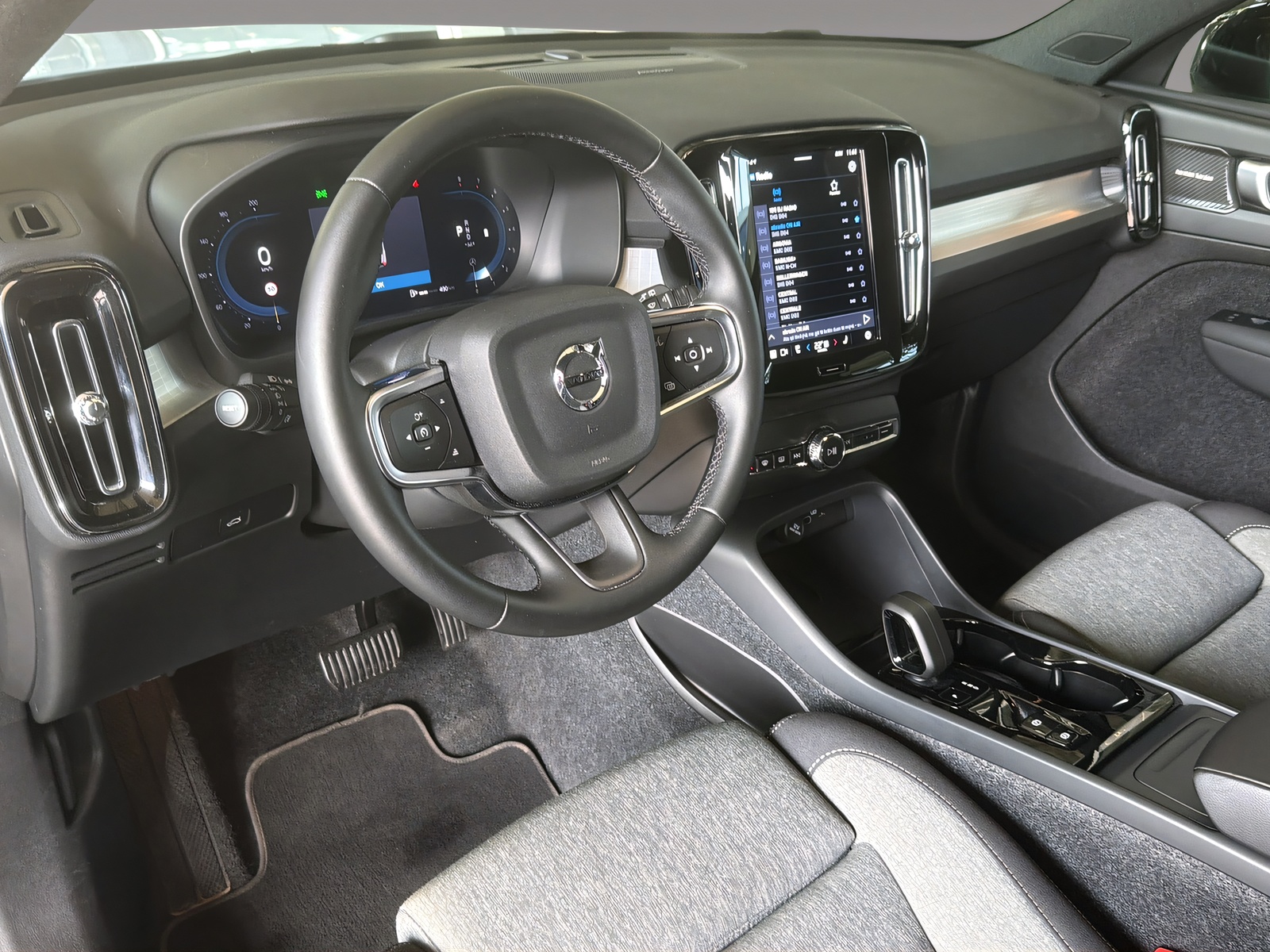 VOLVO XC40 B3 Benzin Mild Hybrid Plus Dark DCT-image-7