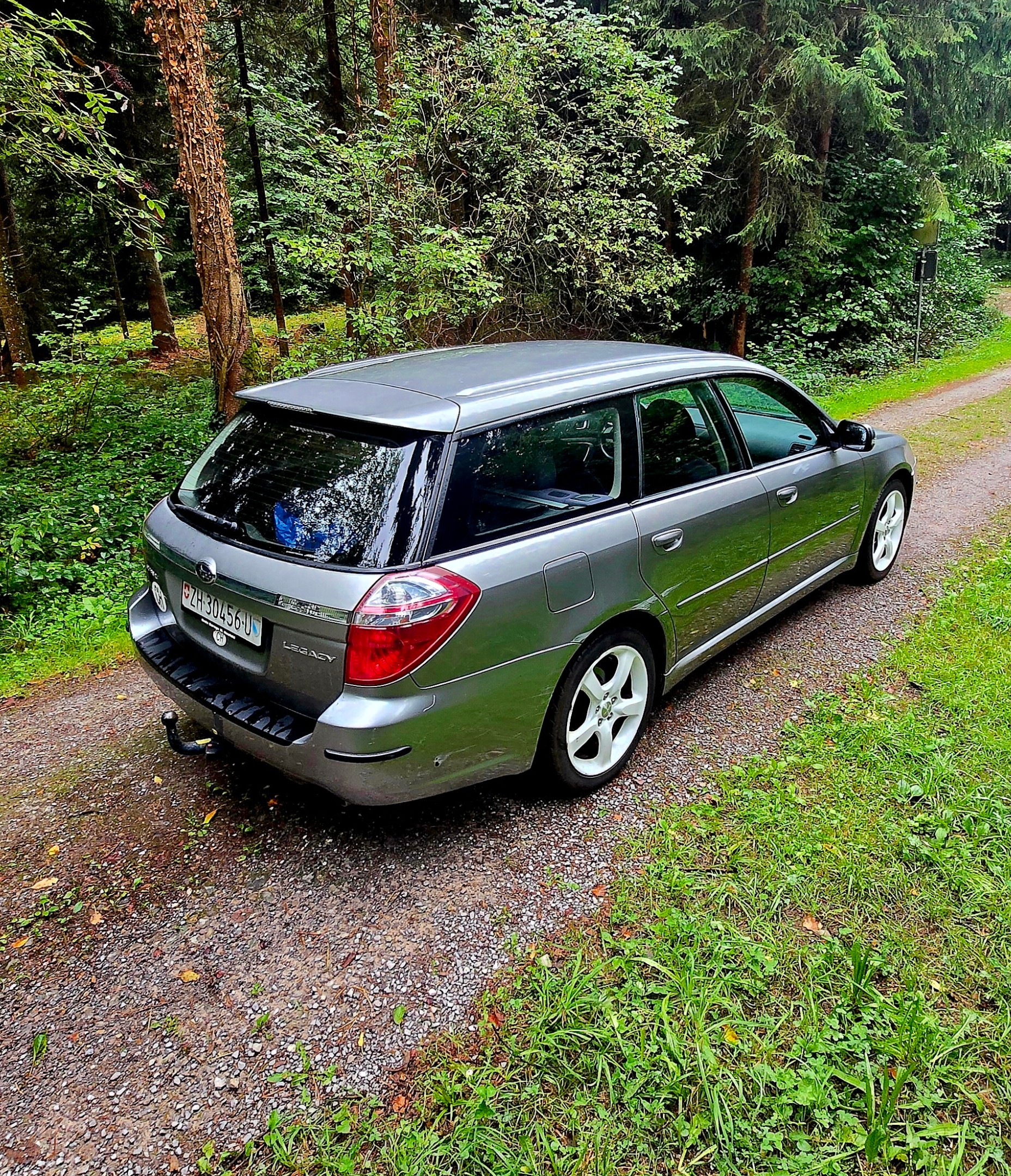SUBARU Legacy 2.0R AWD Swiss-image-2