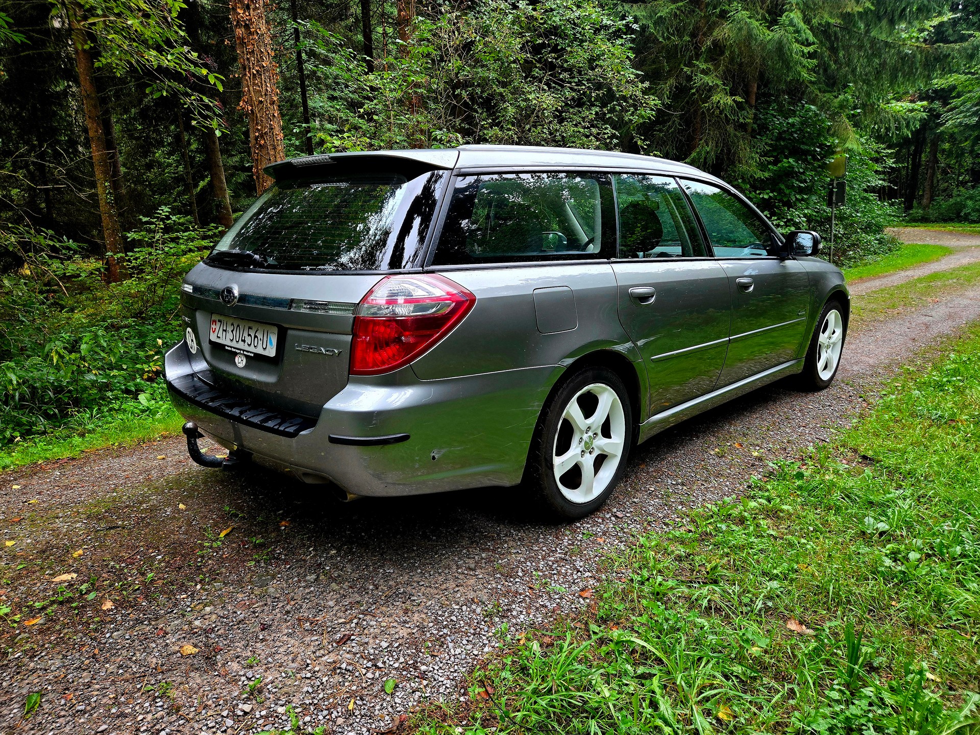 SUBARU Legacy 2.0R AWD Swiss-image-6