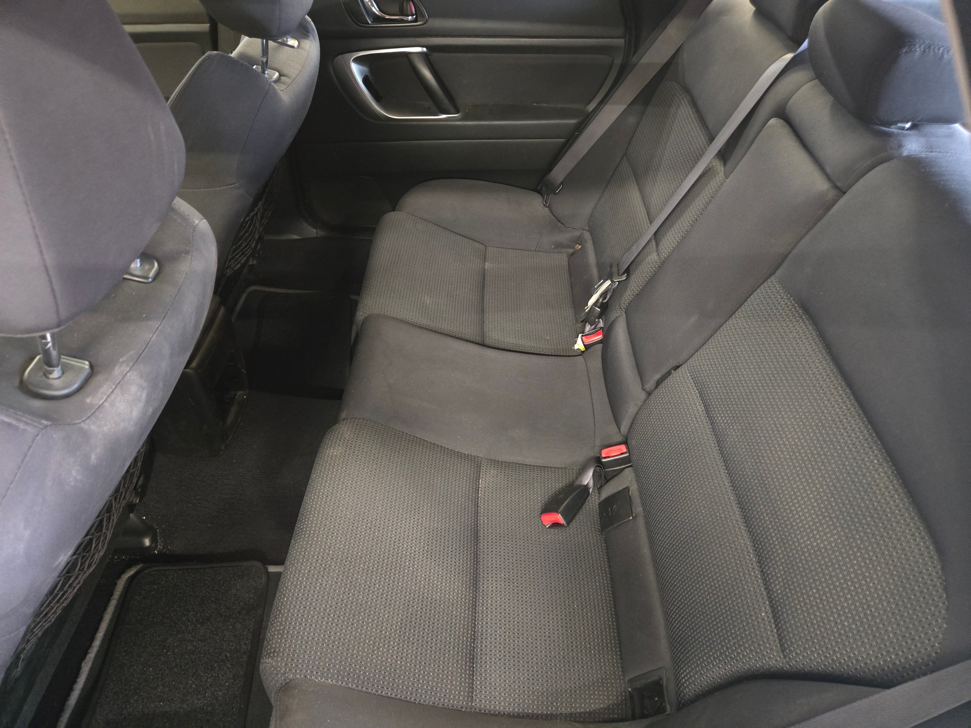 SUBARU Legacy 2.0R AWD Swiss-image-10