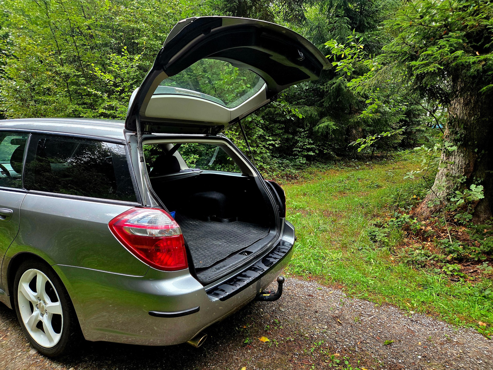 SUBARU Legacy 2.0R AWD Swiss-image-7
