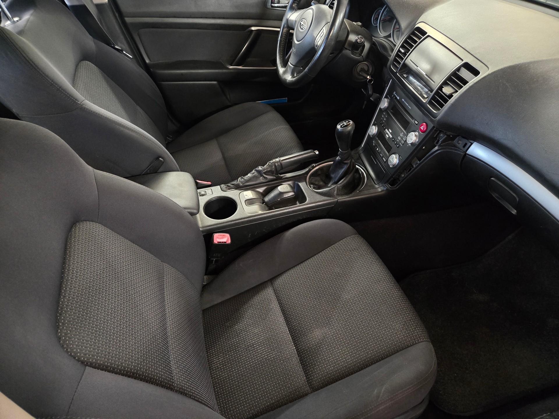 SUBARU Legacy 2.0R AWD Swiss-image-8