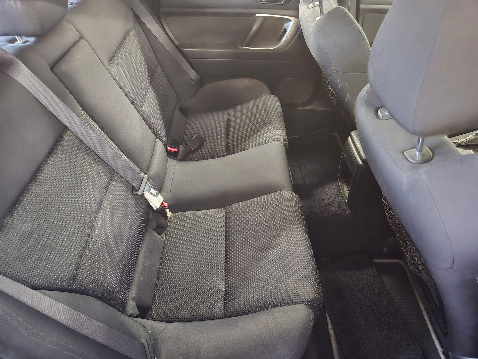 SUBARU Legacy 2.0R AWD Swiss-image-9