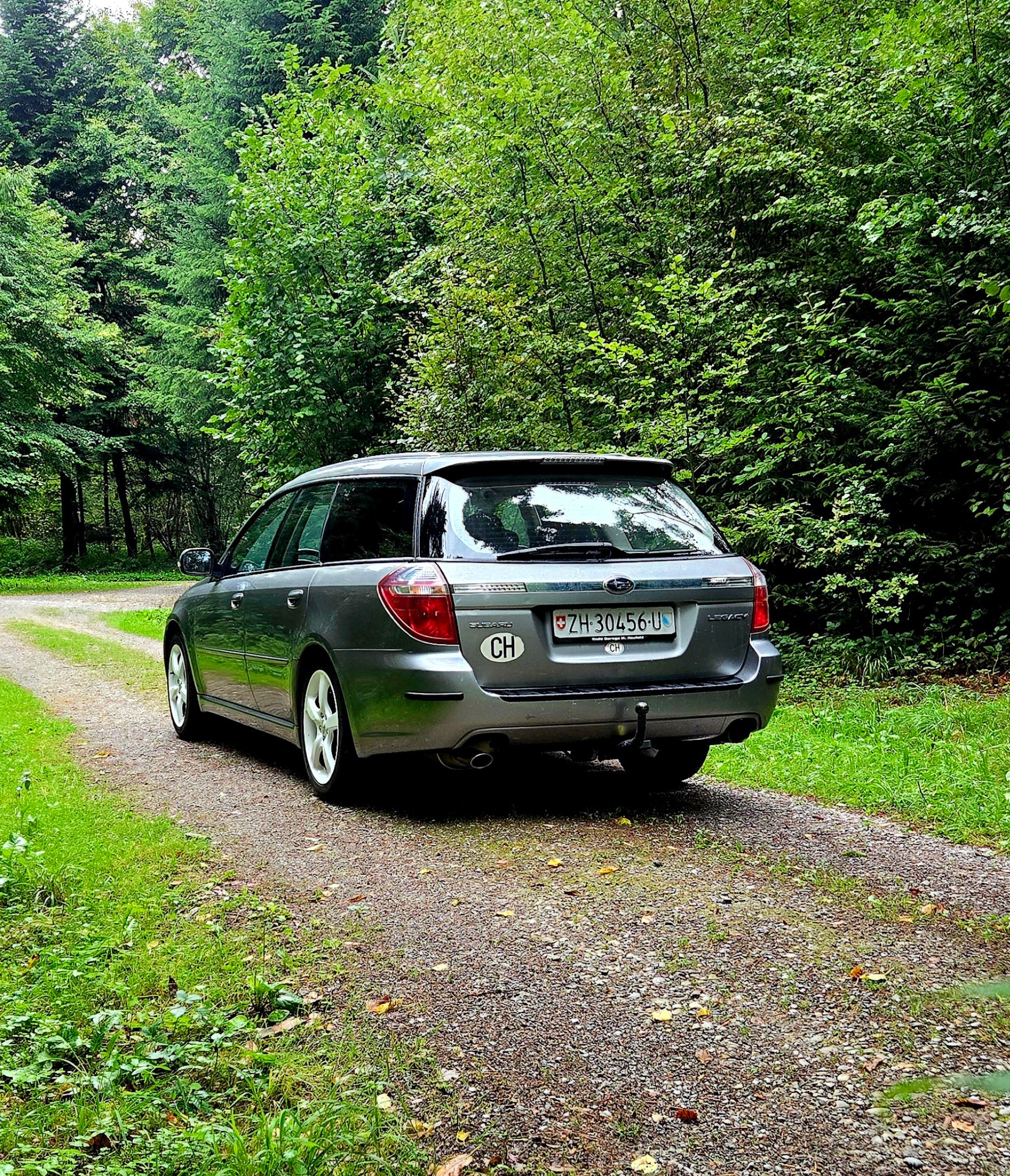 SUBARU Legacy 2.0R AWD Swiss-image-3