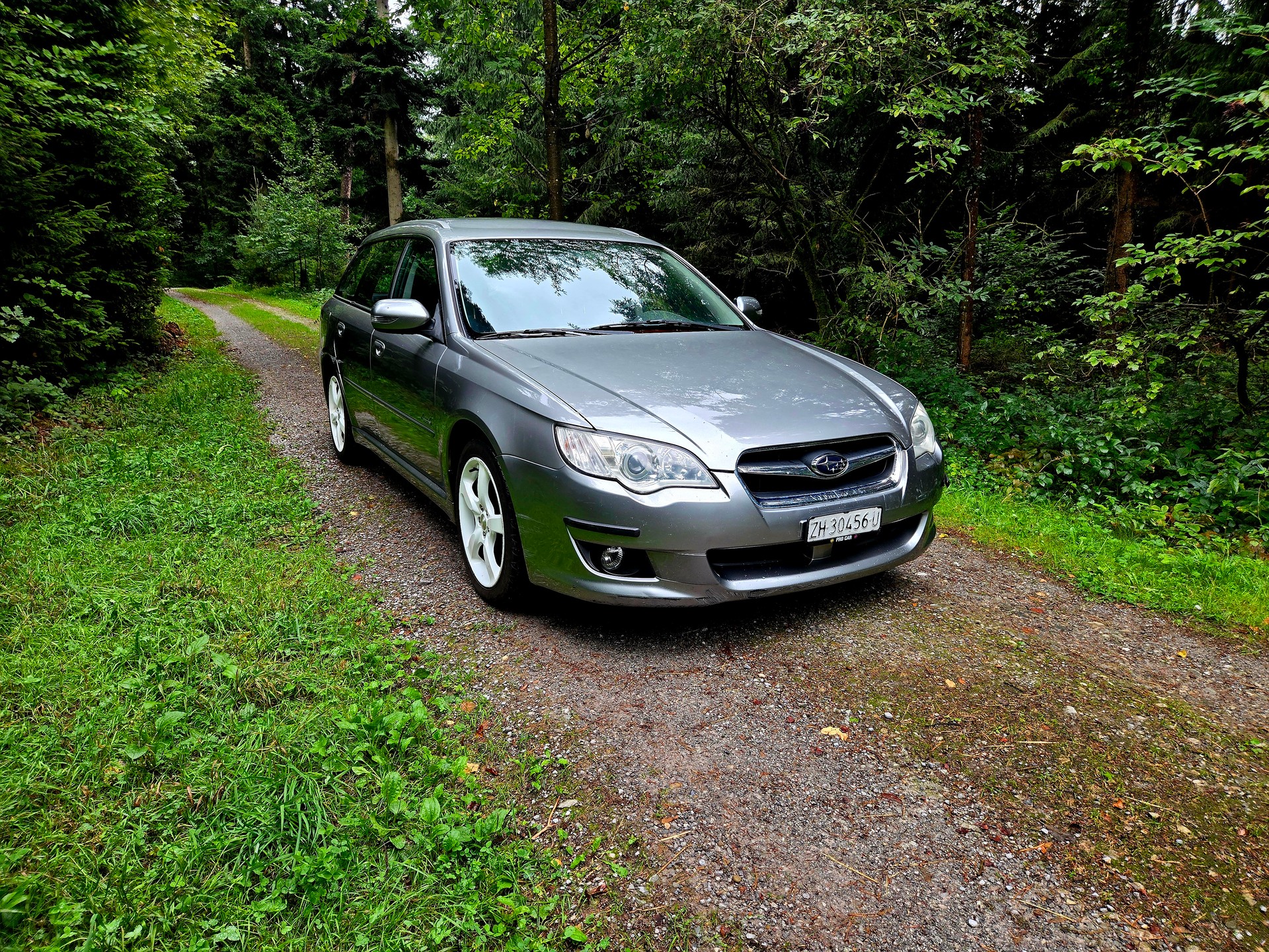 SUBARU Legacy 2.0R AWD Swiss-image-1