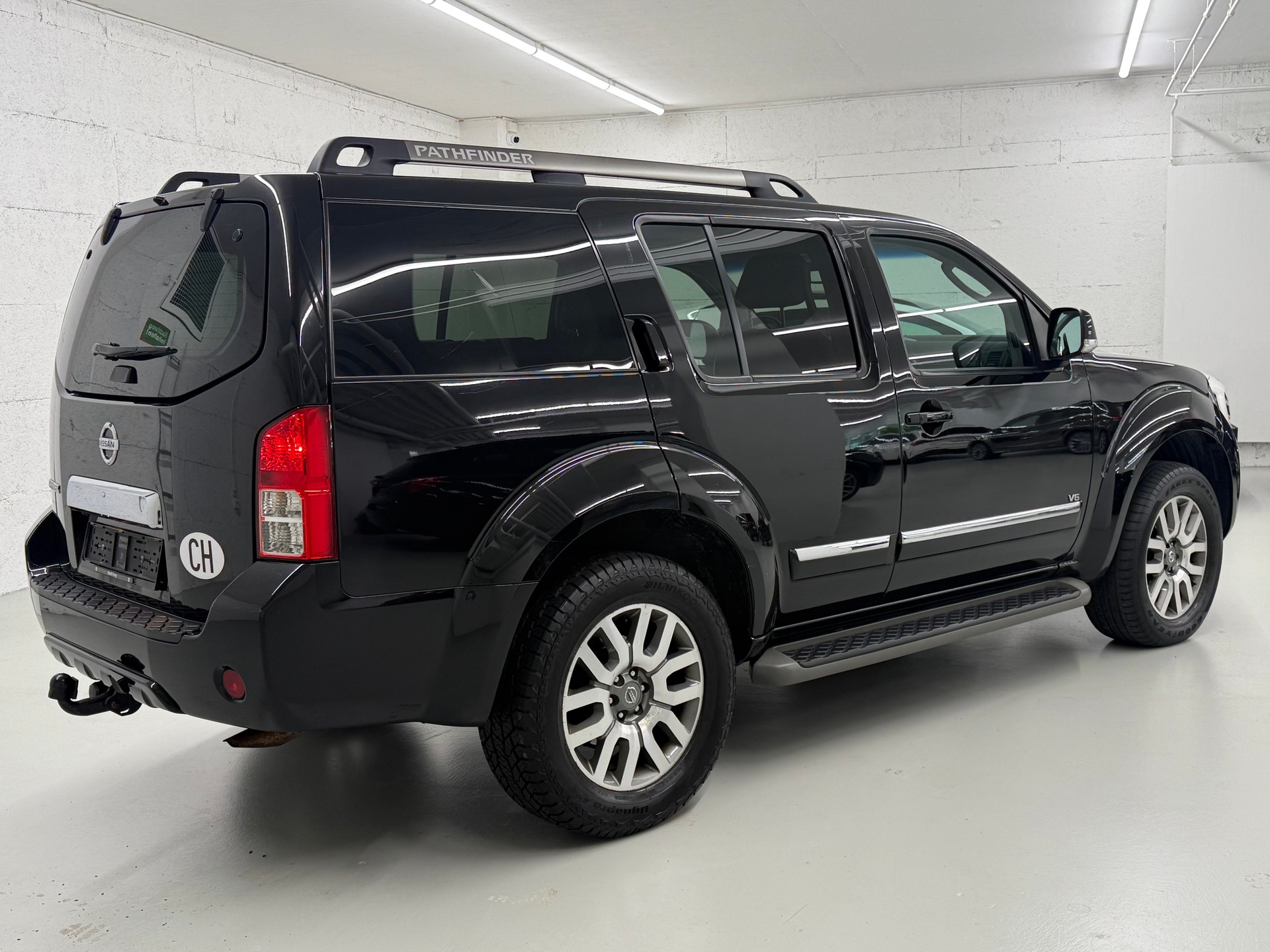 NISSAN Pathfinder 3.0 dCi LE Automatic-showroom-element-3