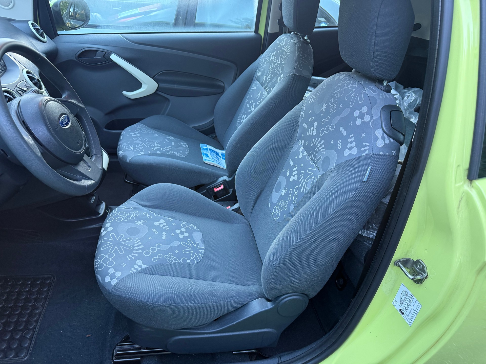 FORD KA 1.25 Ambiente-showroom-element-3
