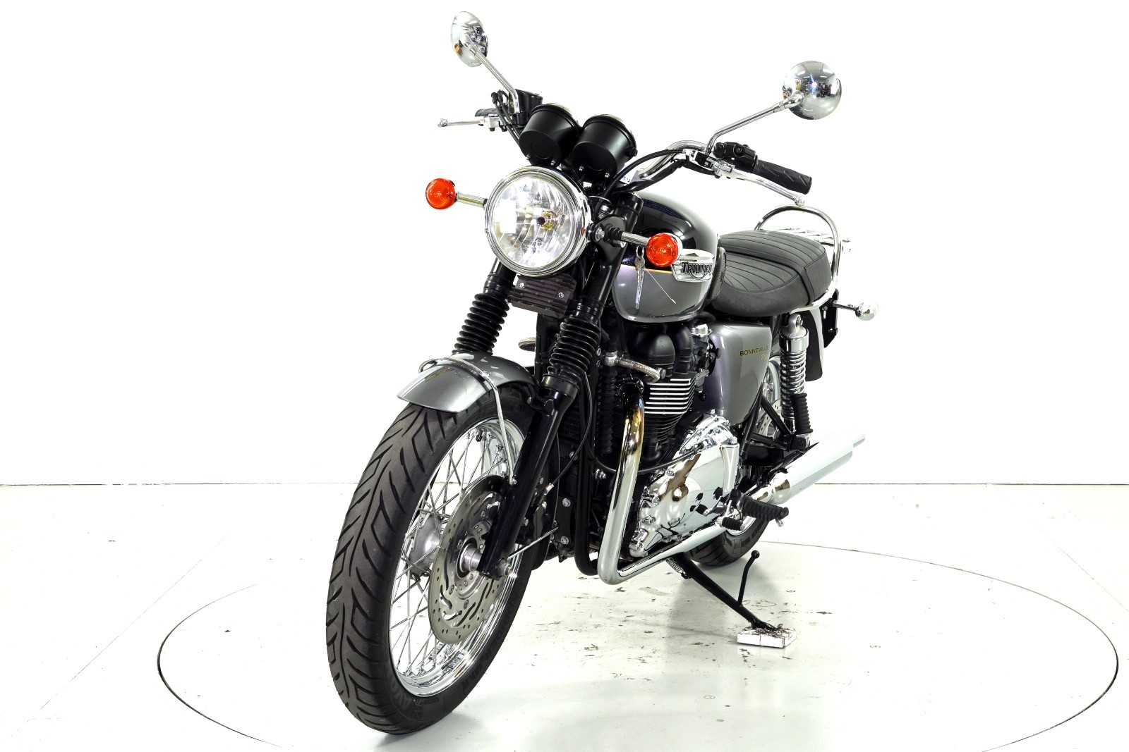 TRIUMPH Bonneville 900i T100-image-2