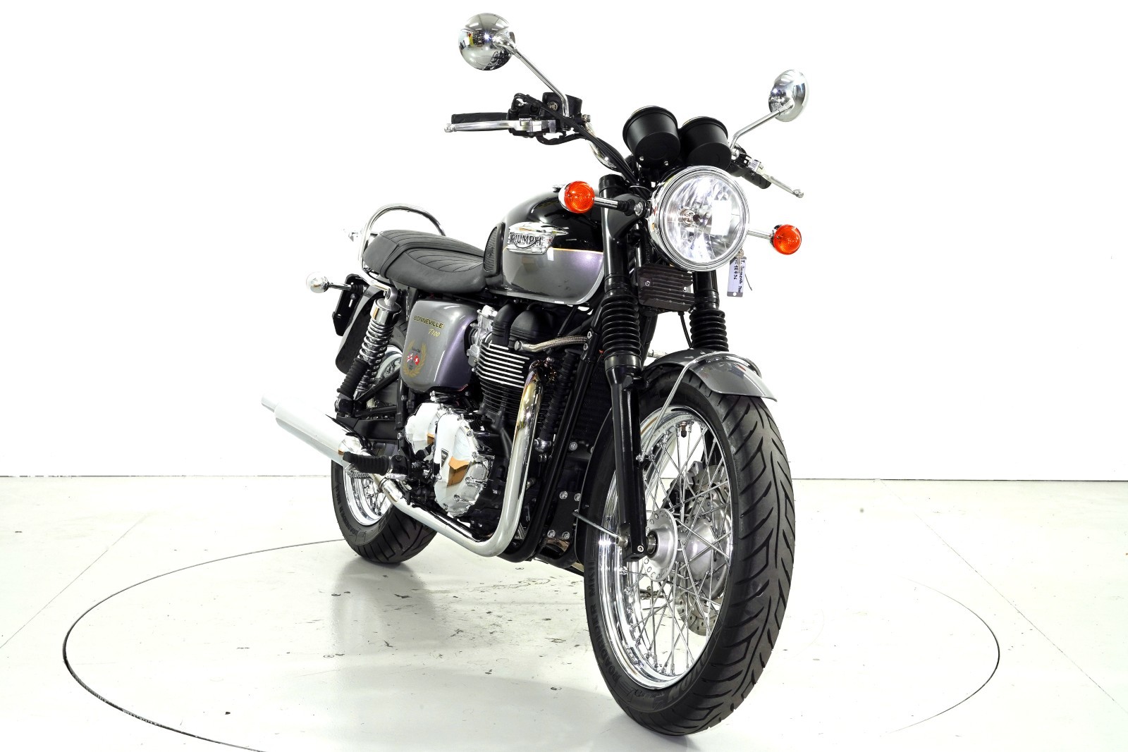 TRIUMPH Bonneville 900i T100-image-1